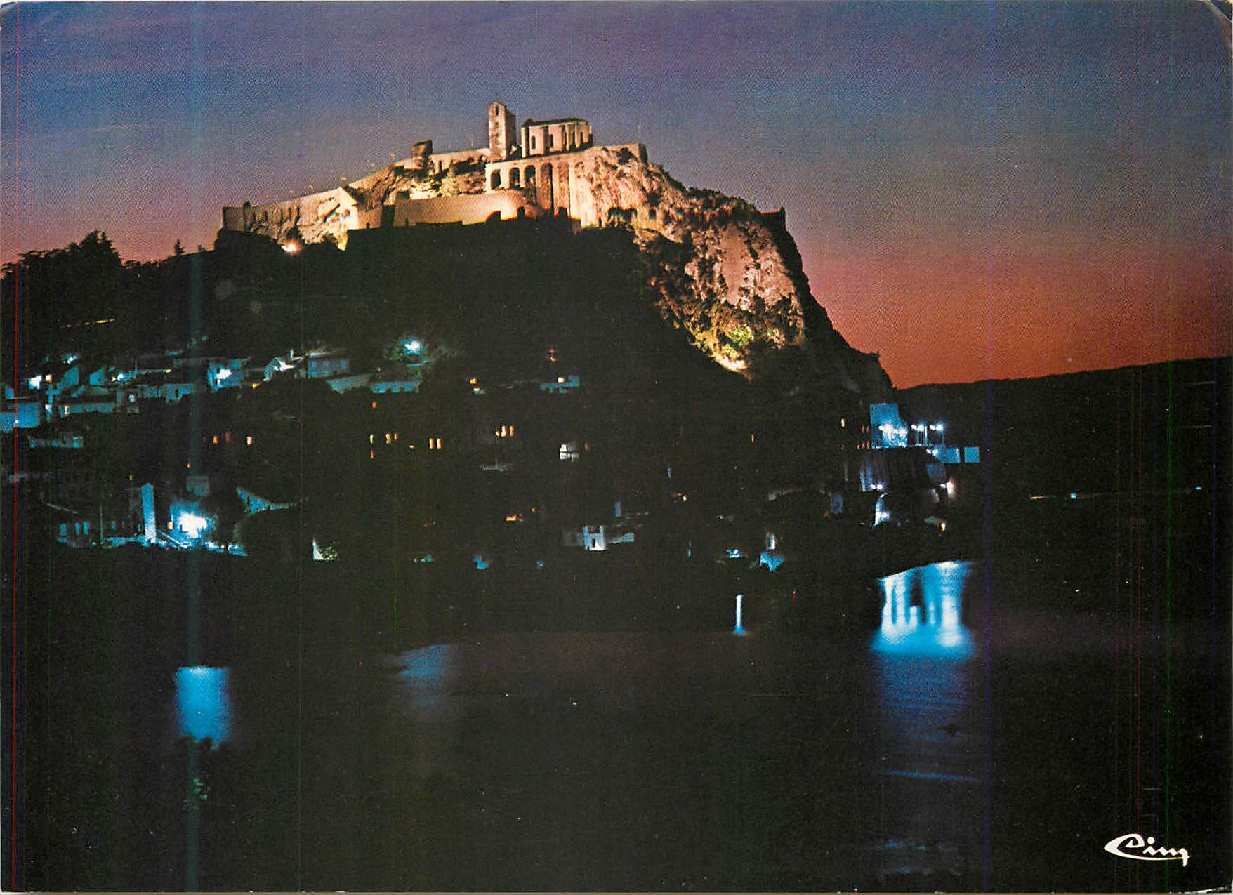 CPM Sisteron (Alpes de Hte Prov) Vue Generale de Nuit de la Ville et de la Citadelle