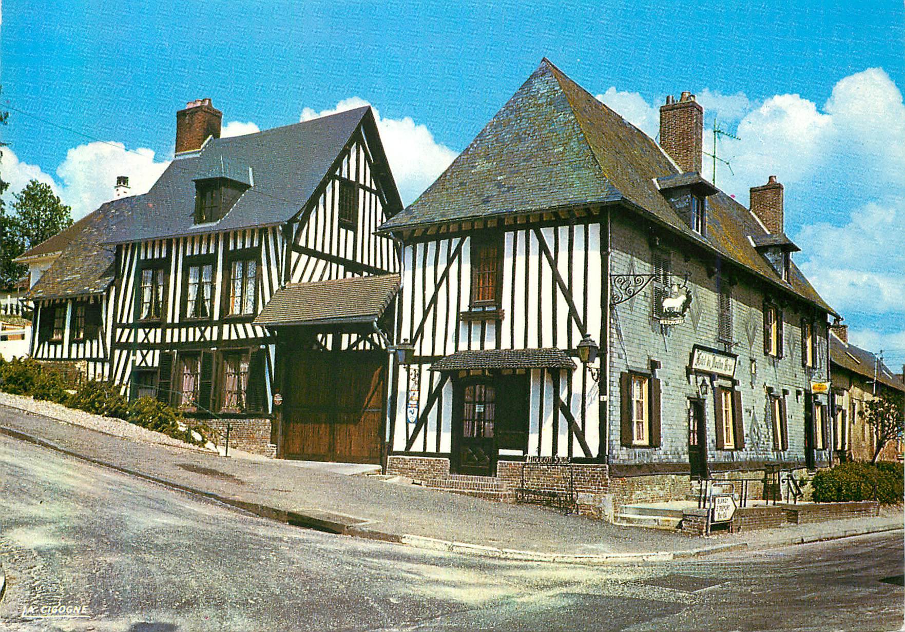 CPM Aumale Normandie Trance Restaurant LE Mouton Gras