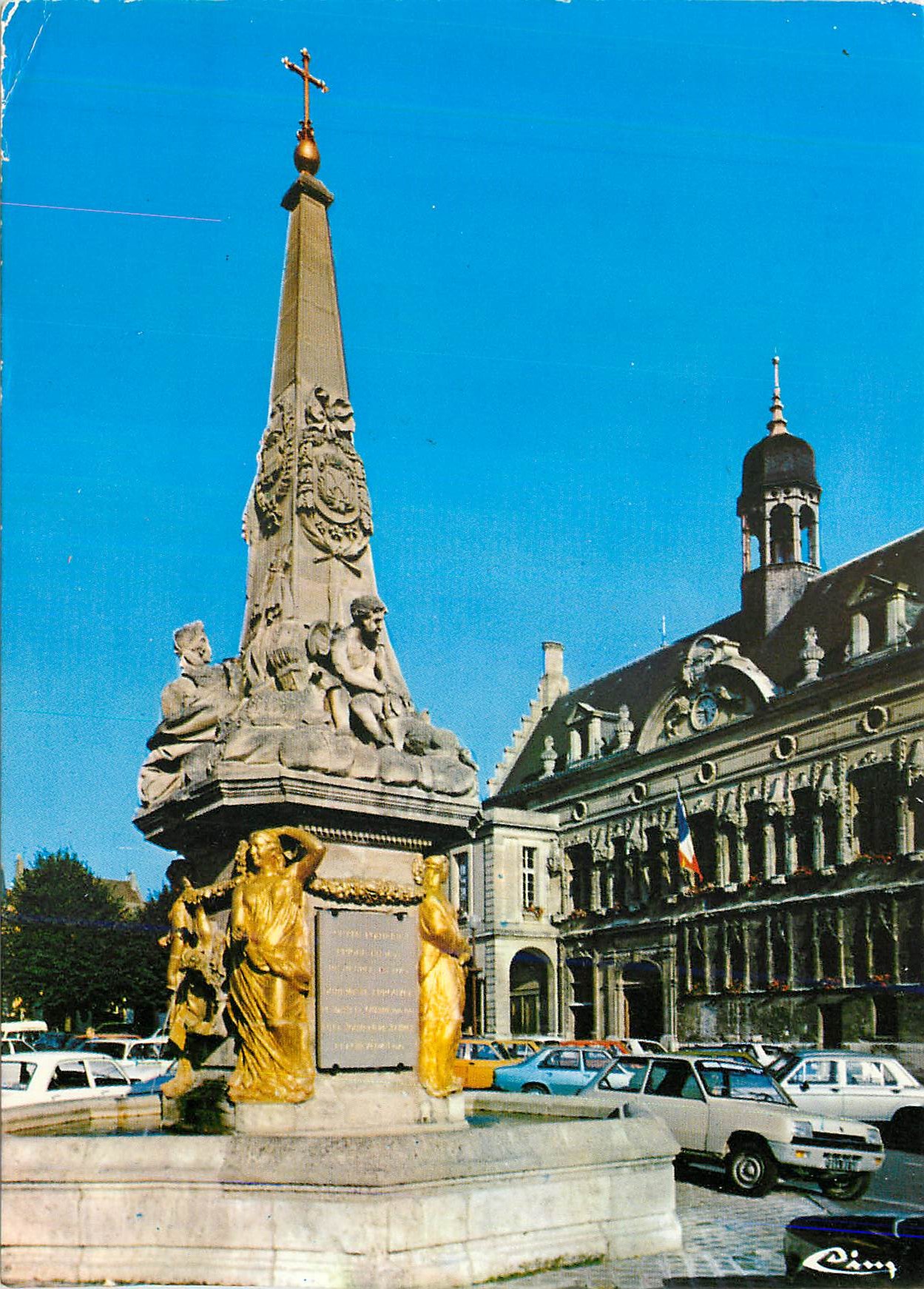 Noyon (Oise) — La fontaine et l'hôtel de ville — Éditeur: Laurier d'Or Création