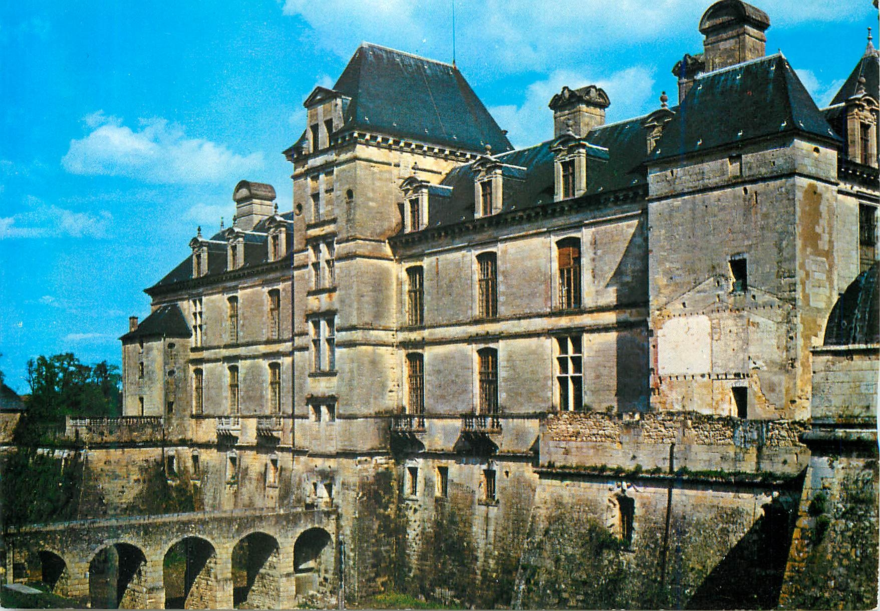 CPM Cadillac sur Garonne Chateau des Ducs d'Epernon (XVIe XVIIe S) Facade Sud Ouest Monument Historique
