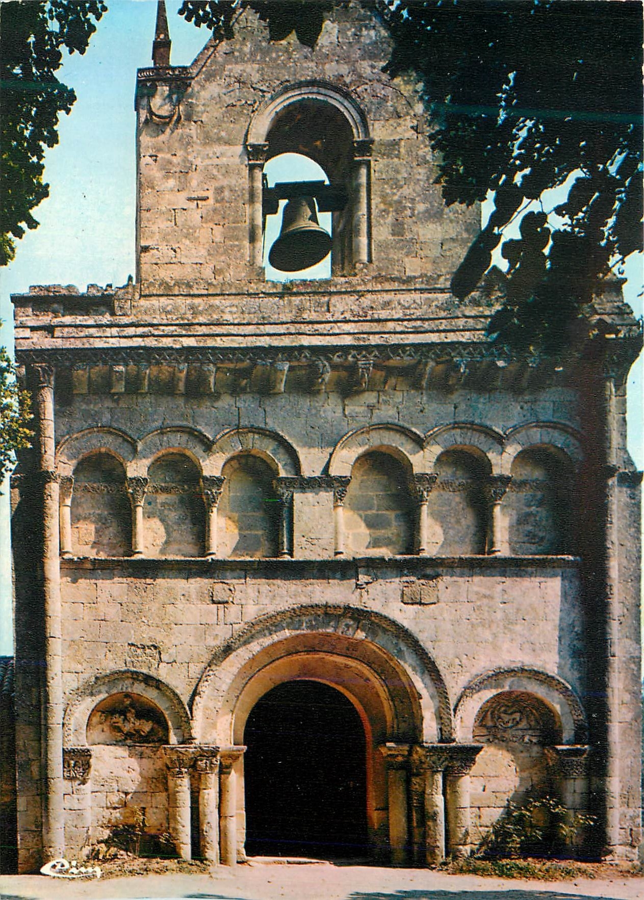 CPM Tauriac (Gironde) Facade de l'Eglise (XIIe S)