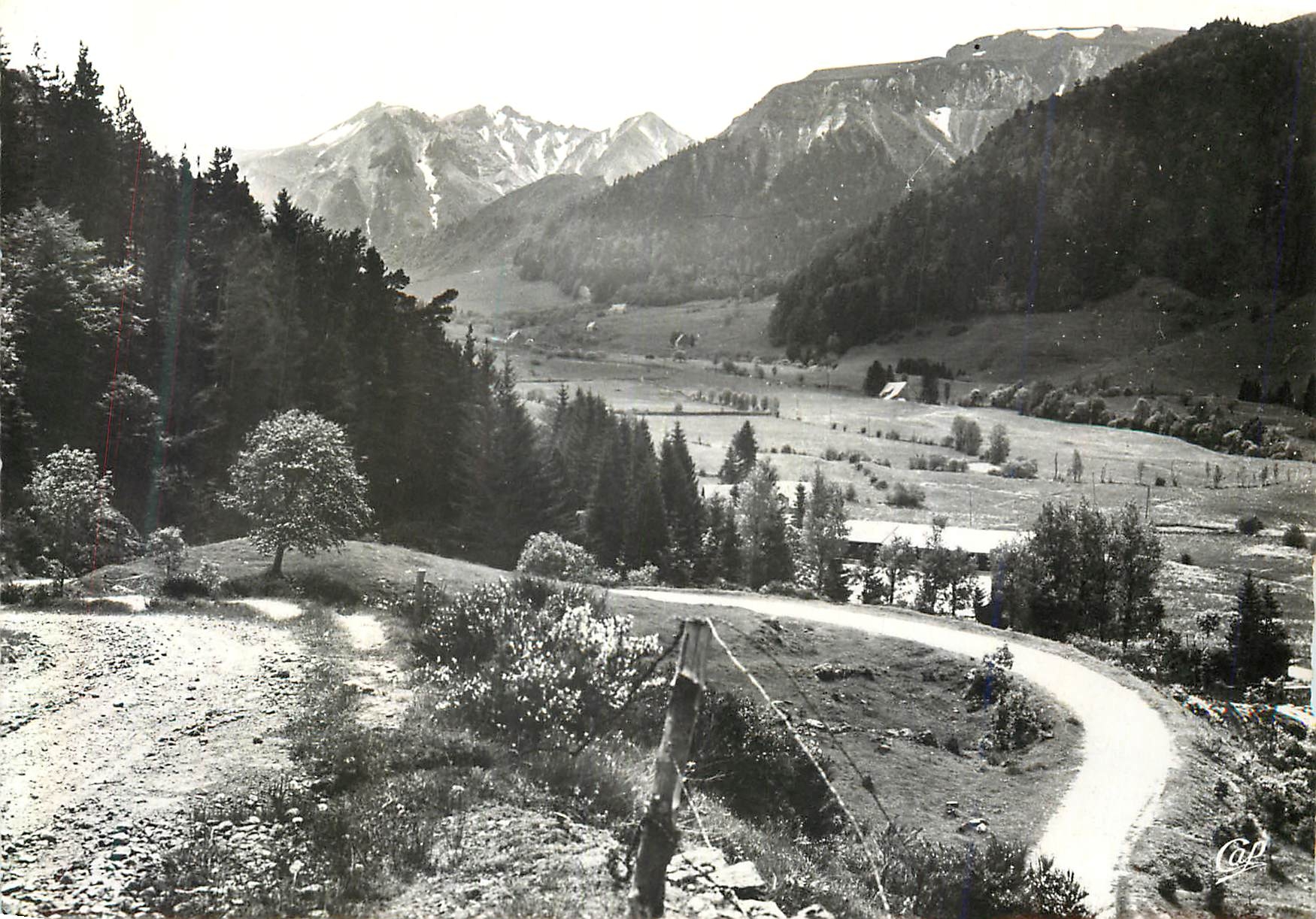 CPM Le Mont Dore Sancy Vue sur le Pic du Sancy