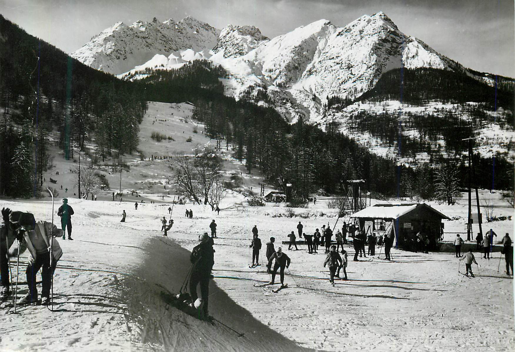 Les Grandes Alpes en hiver — Le Monetier-les-Bains — Alt. 1470 mètres — Club Méditerranée