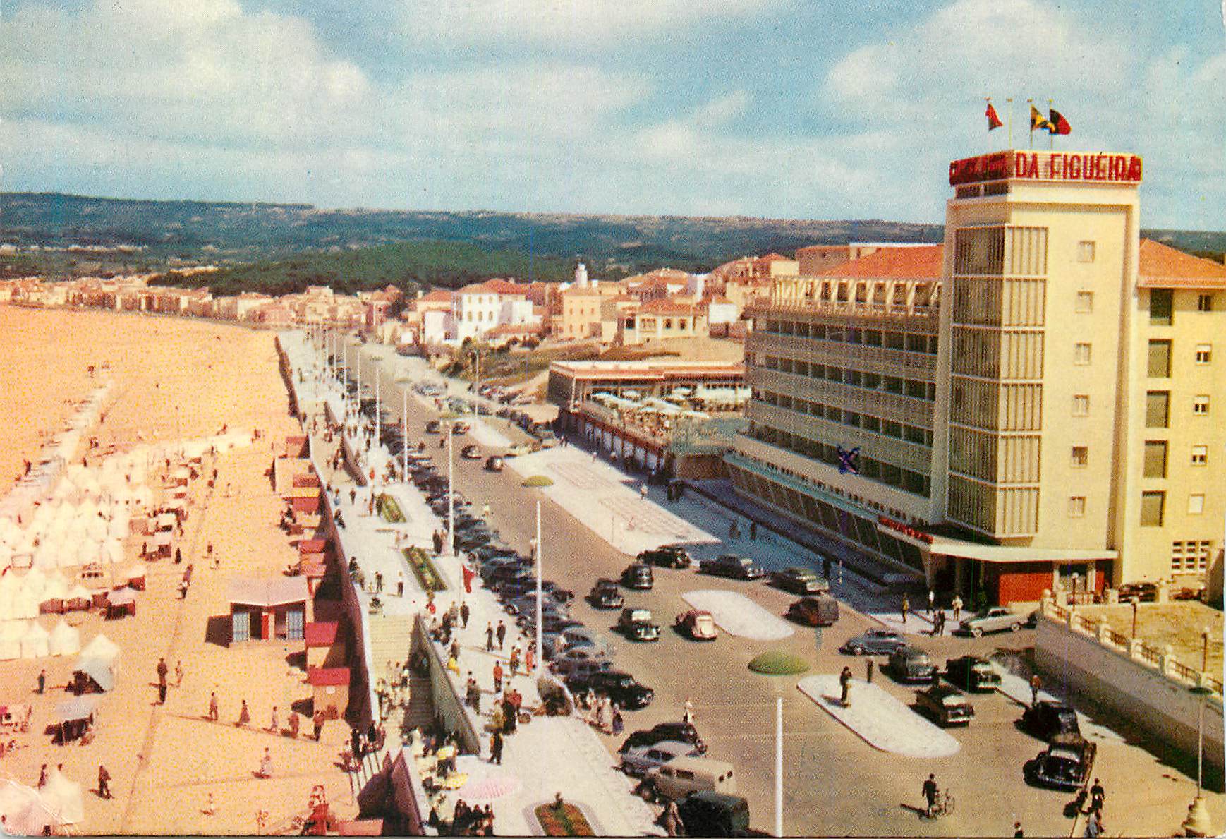 CPM Figueira da Foz (Portugal) Un Aspect de la Plage et Grande Hotel da Figueira