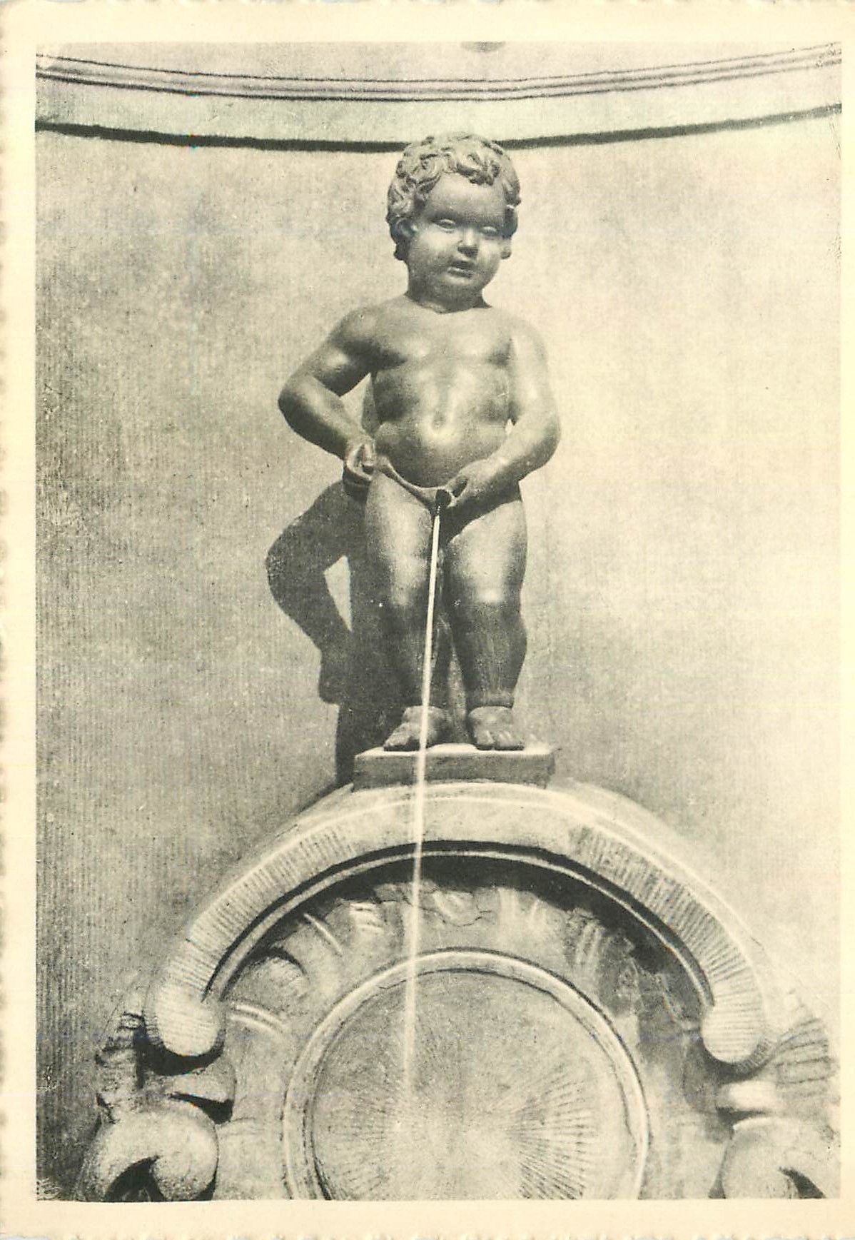 CPM Bruxelles Manneken Pis Cette Statue Vieille de 700 ans