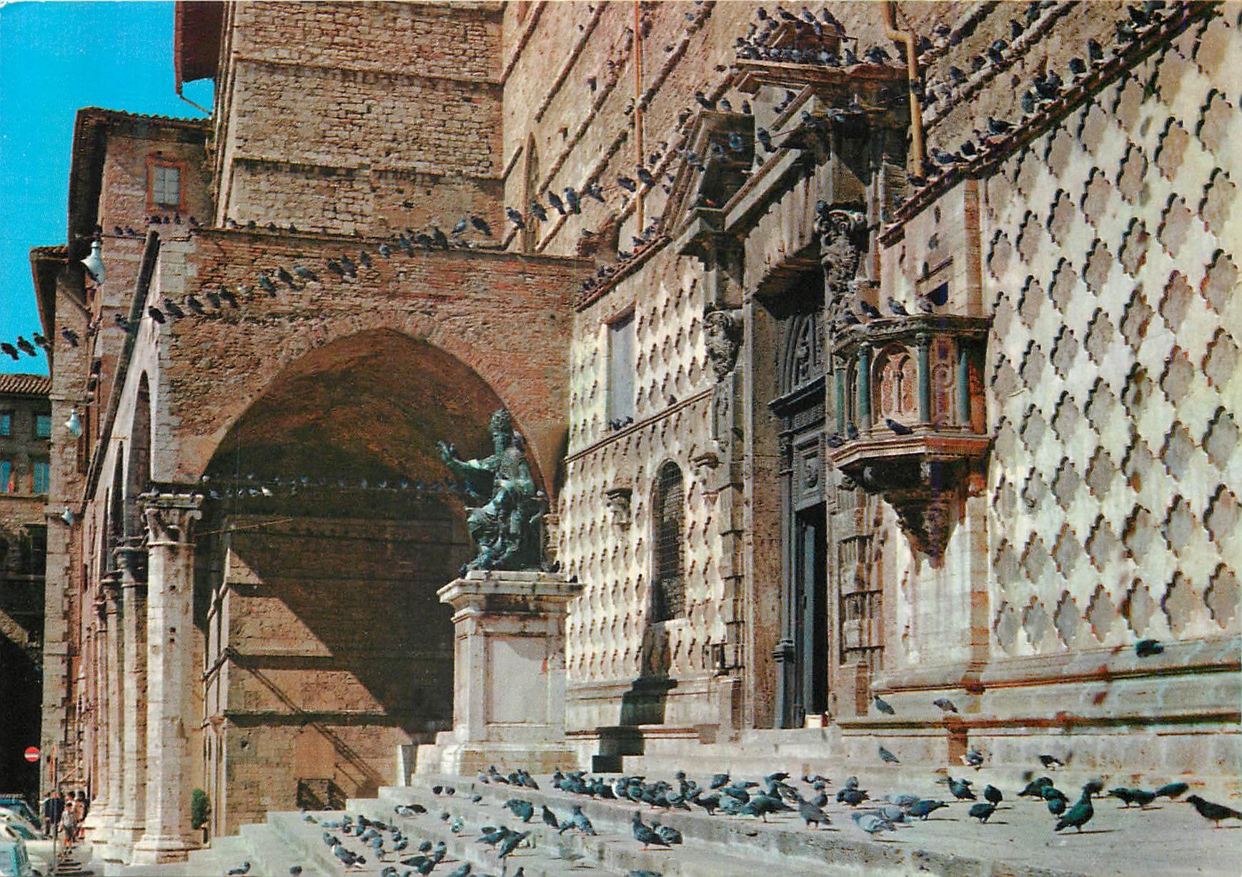 CPM Perugia Le Dome detail Statue de Jules III