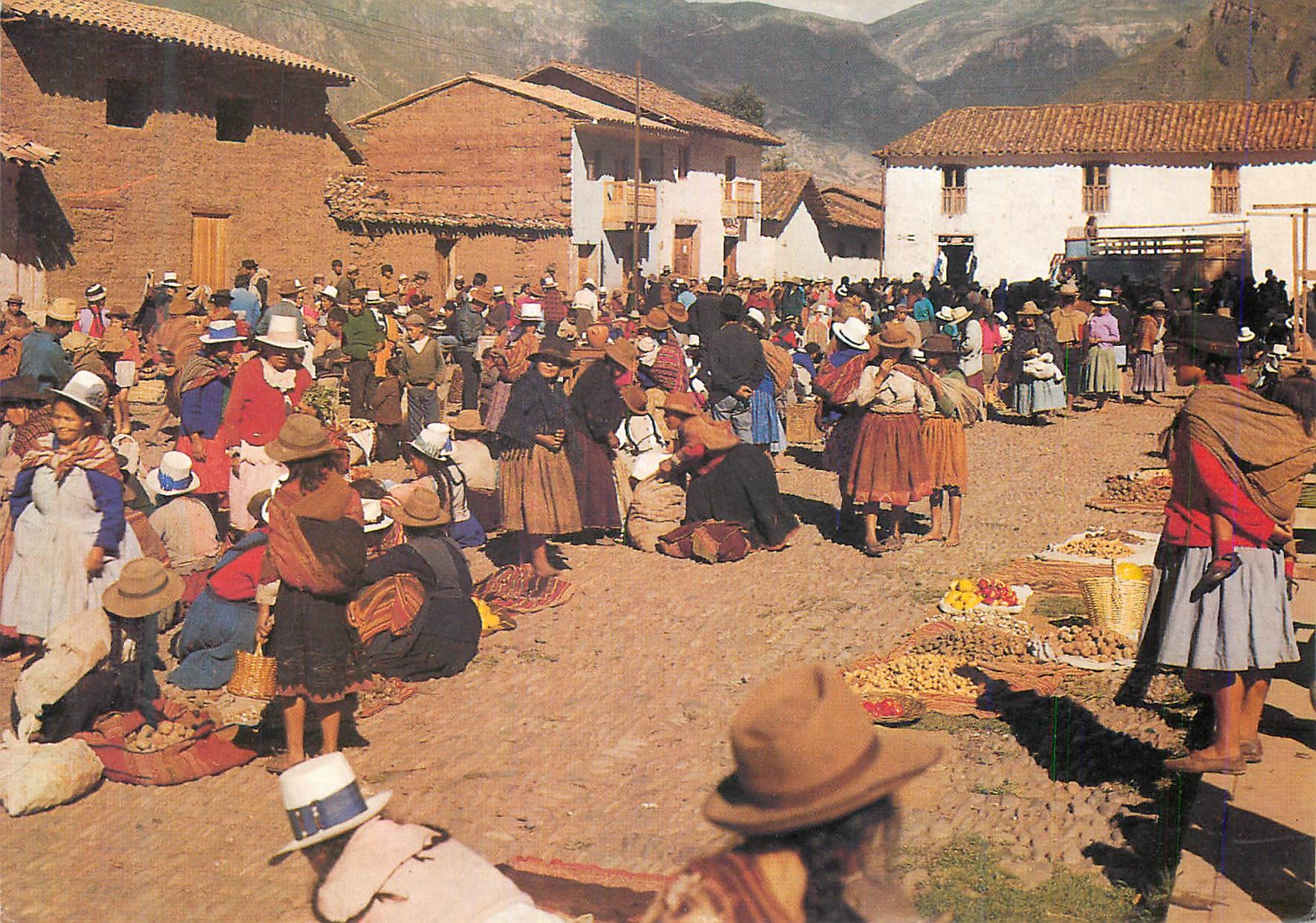 Marché animé à Ollantaytambo — Éditeur : plein ciel