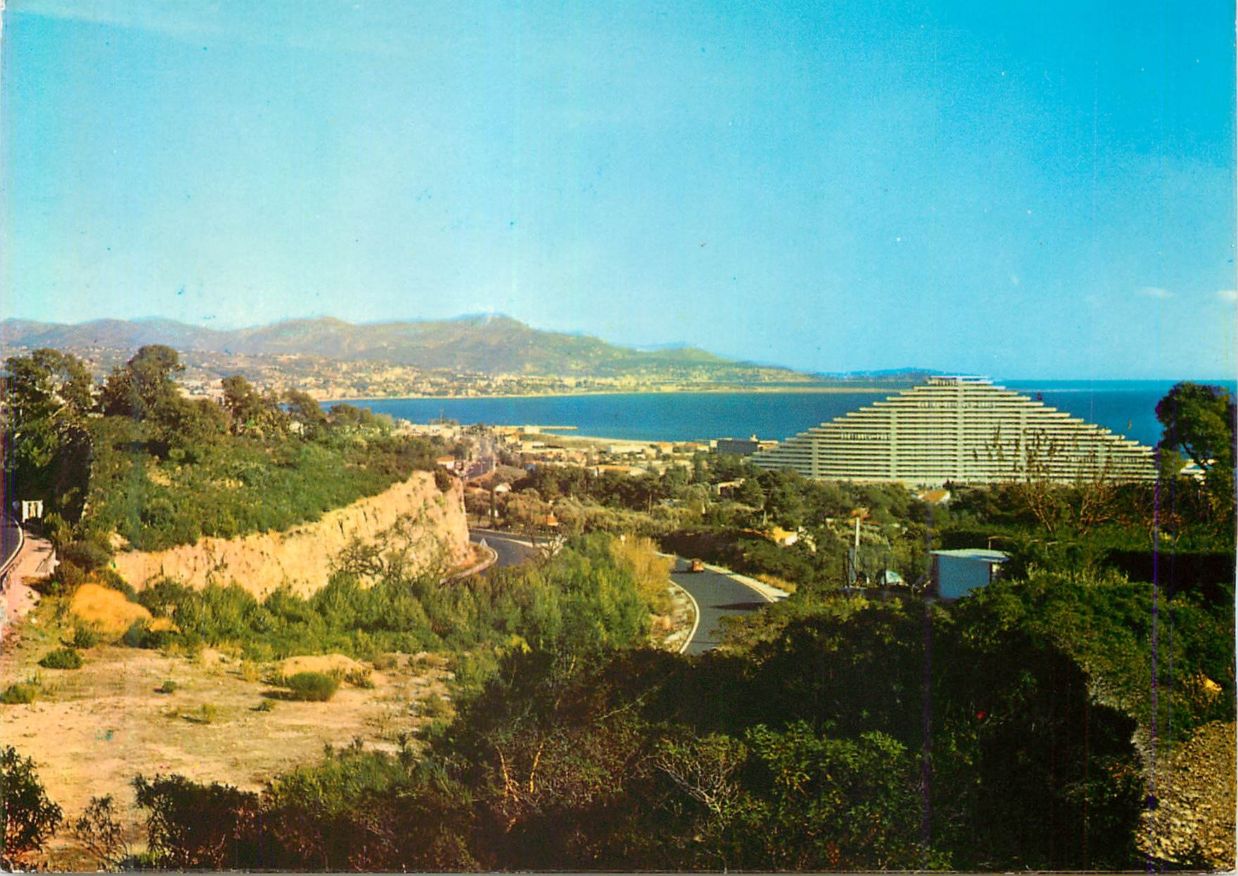 CPM Villeneuve Loubet PLage Au Soleil de la Cote d'Azur Marina Baie des Anges