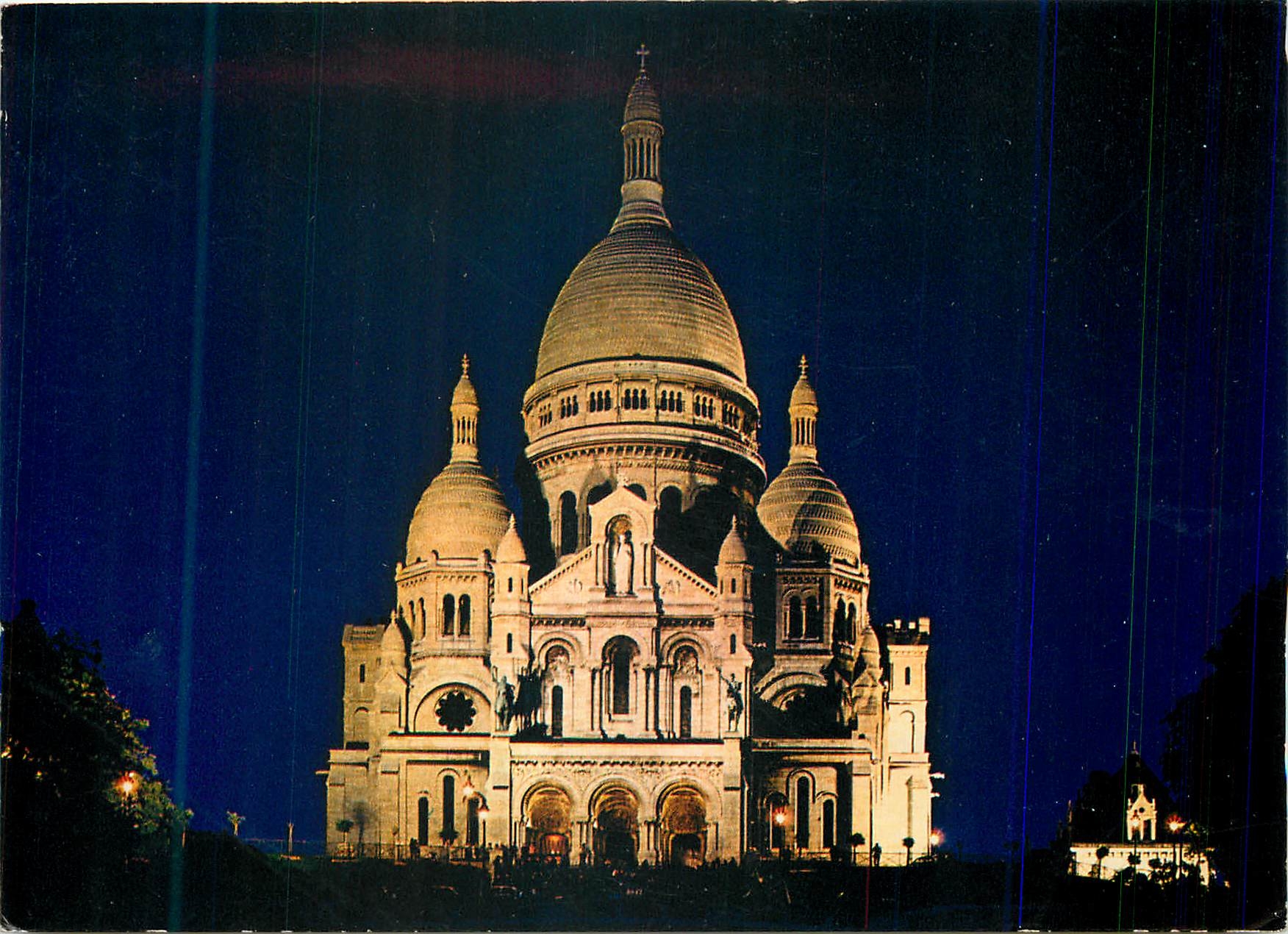 CPM Paris La Basilique de Sacre Coeur Illuminee