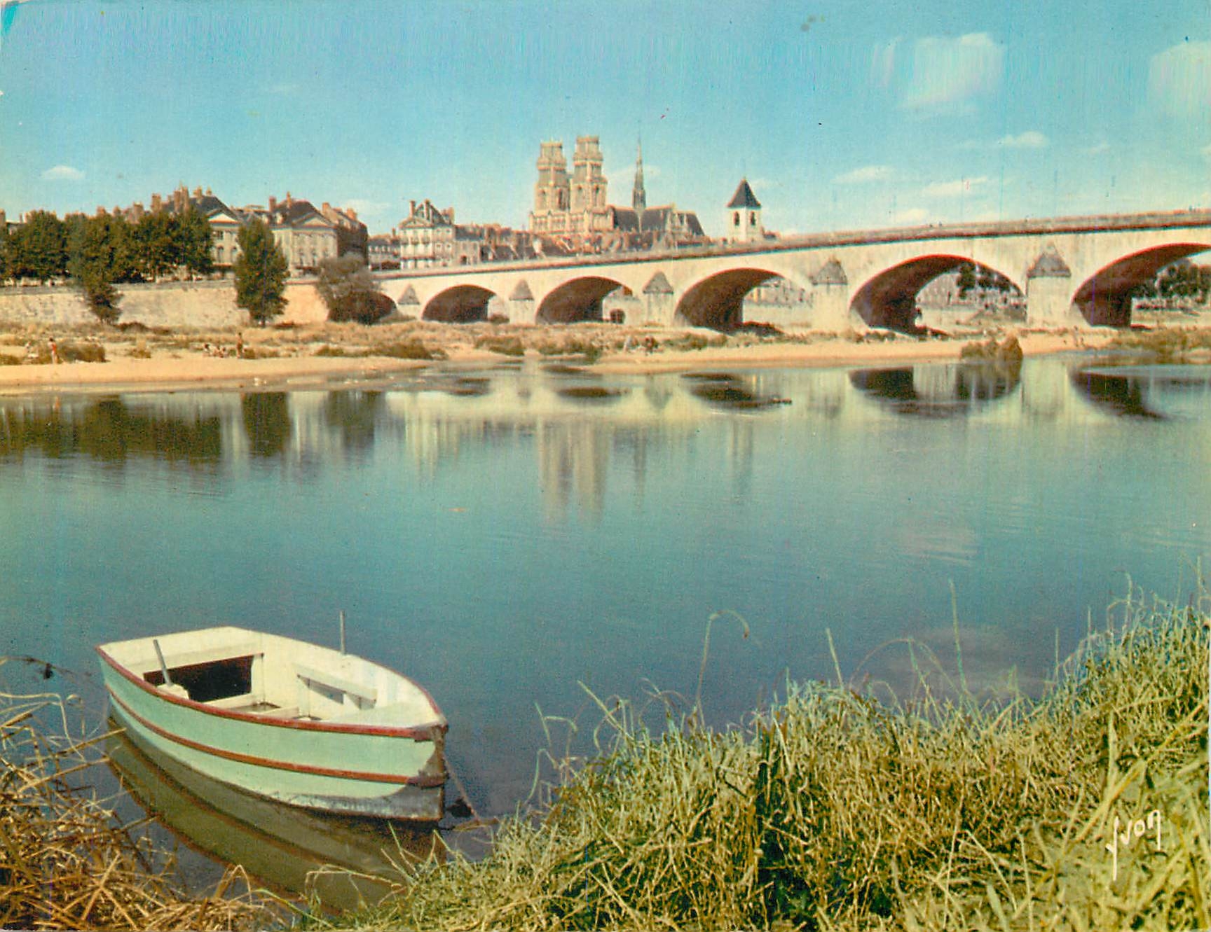 CPM Orleans (Loiret) Couleurs et Lumiere de France Les Bords de la Loire et la Cathedrale