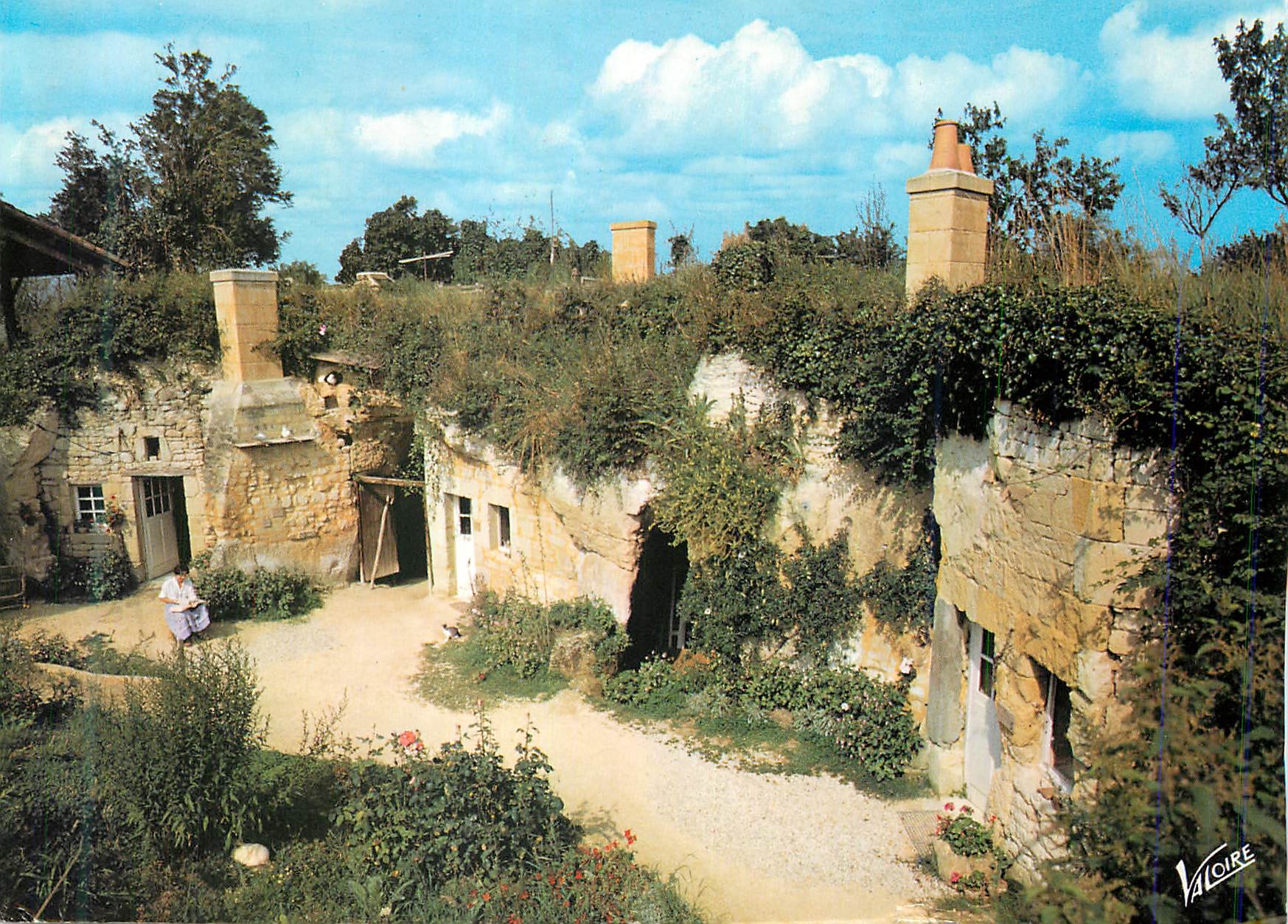 CPM La Fosse Deneze sous Doue Hameau Troglodytique Habite