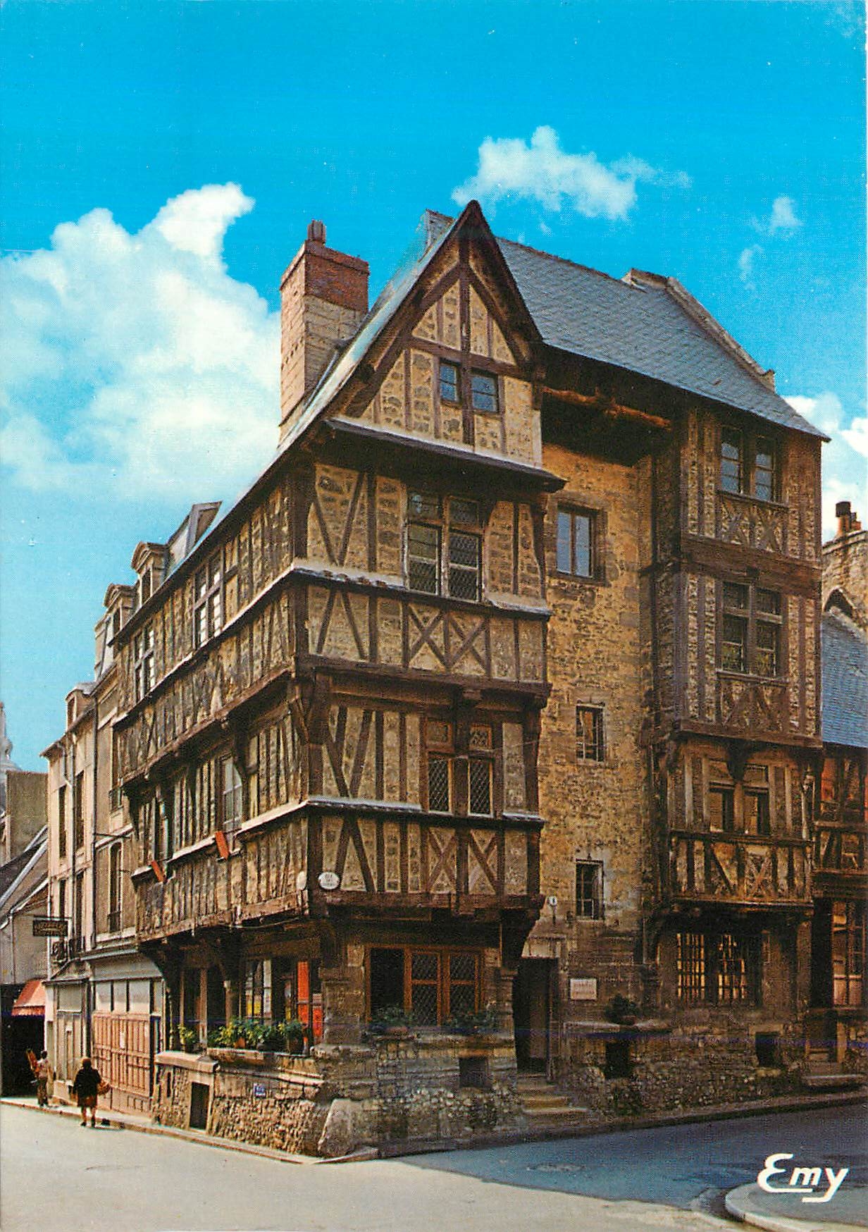 CPM Bayeux (Calvados) Vieille Maison a Colombages du XIVe Siecle Rue Saint Martin
