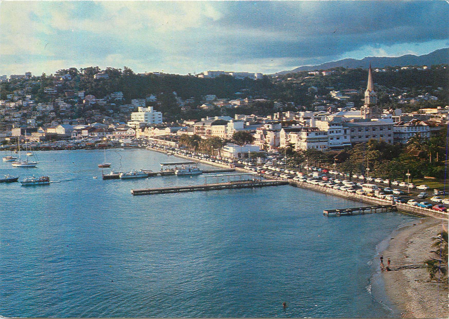 CPM Martinique Fort de France vue de la Rade