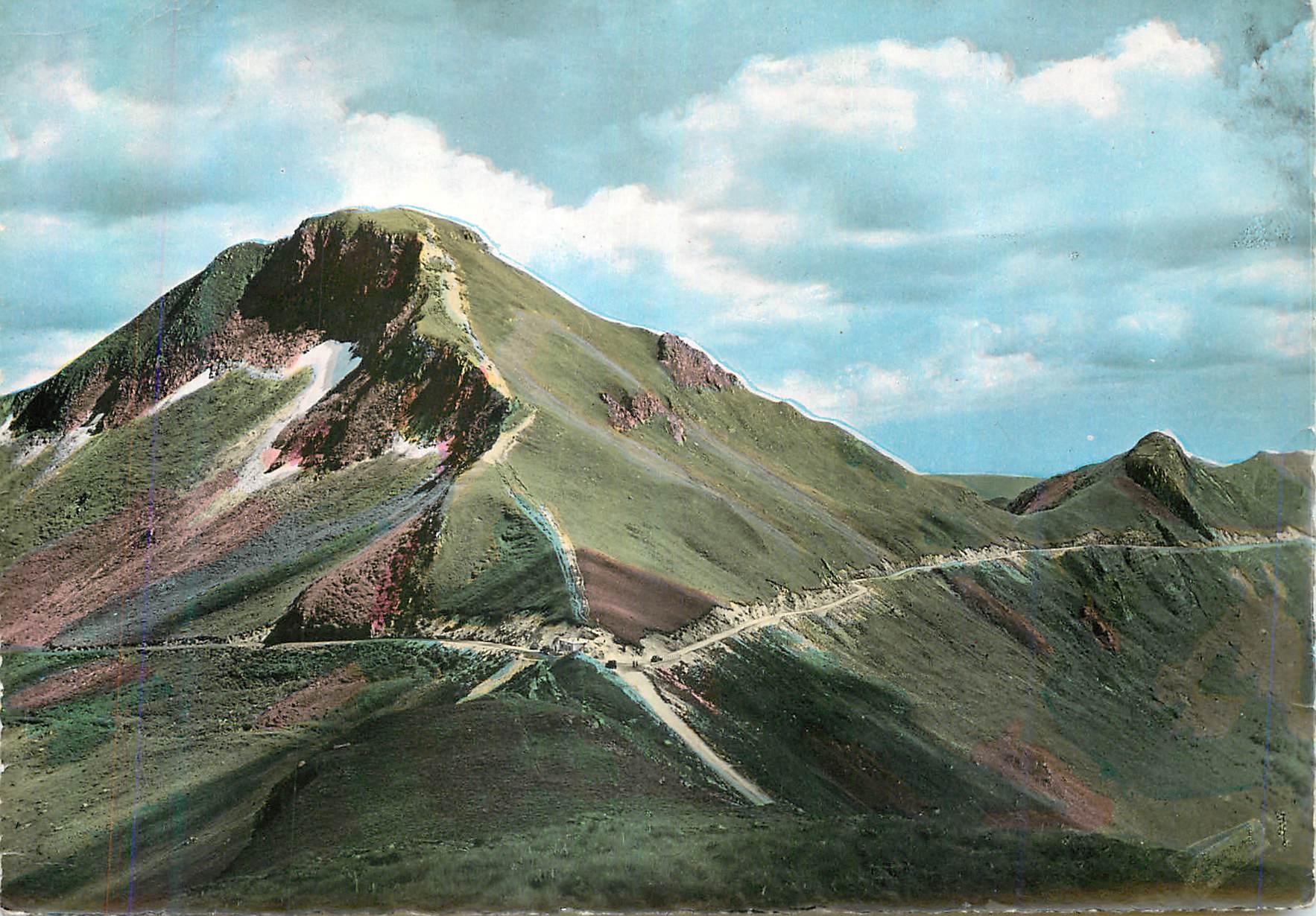 CPM Le Puy Mary (alt 1787 m) Le Cantal Touristique Le Pas de Peyrols Route d'Aurillac et de Murat