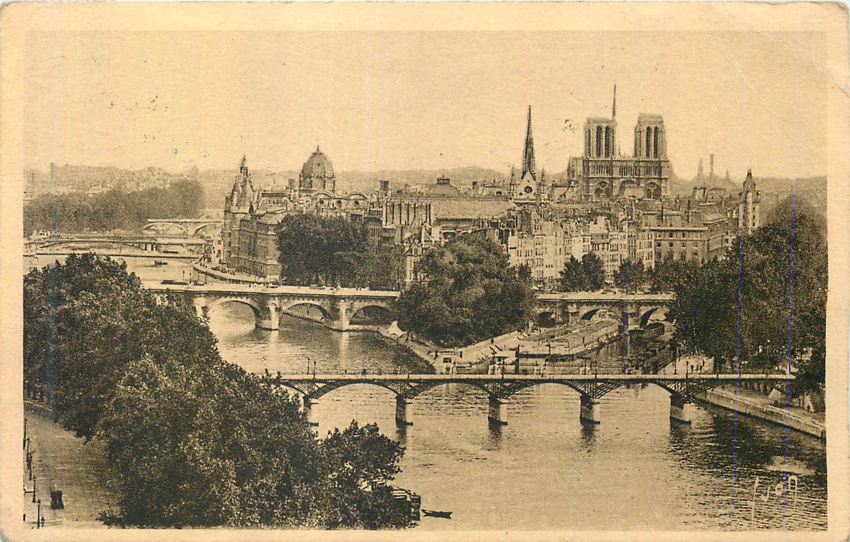CPA Paris en Flanant La Cite Notre Dame