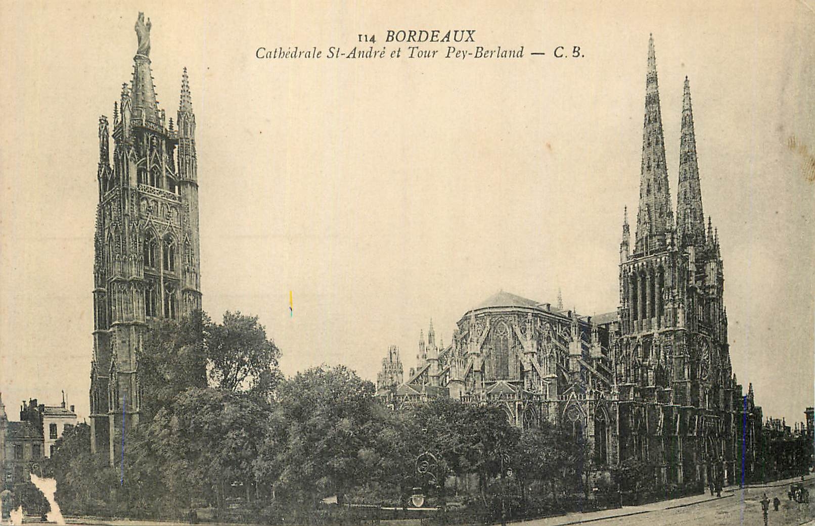 CPA Bordeaux Cathedrale St Andre et Tour Pey Berland