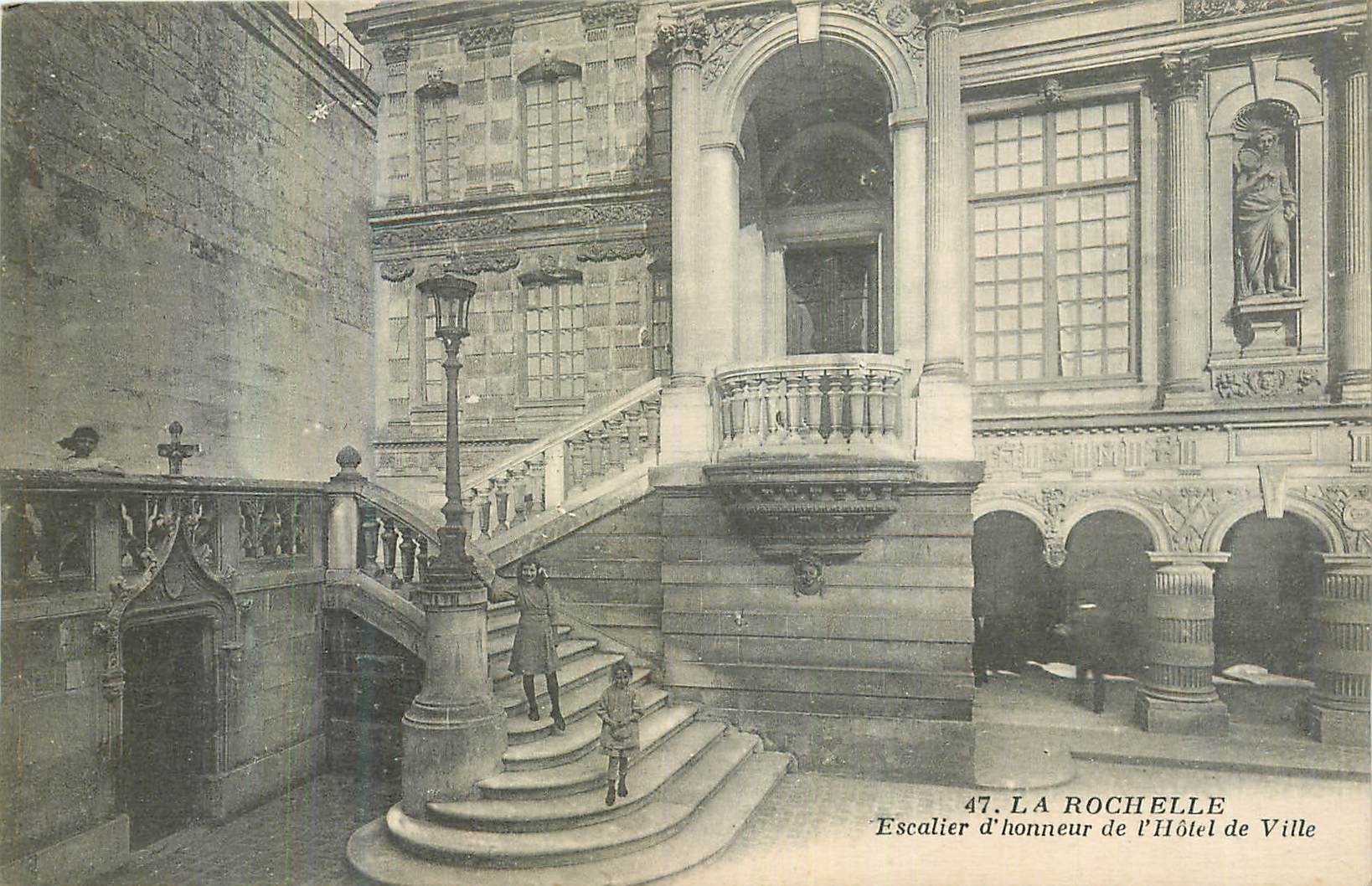 CPA La Rochelle Escalier d'Honneur de l'Hotel de Ville