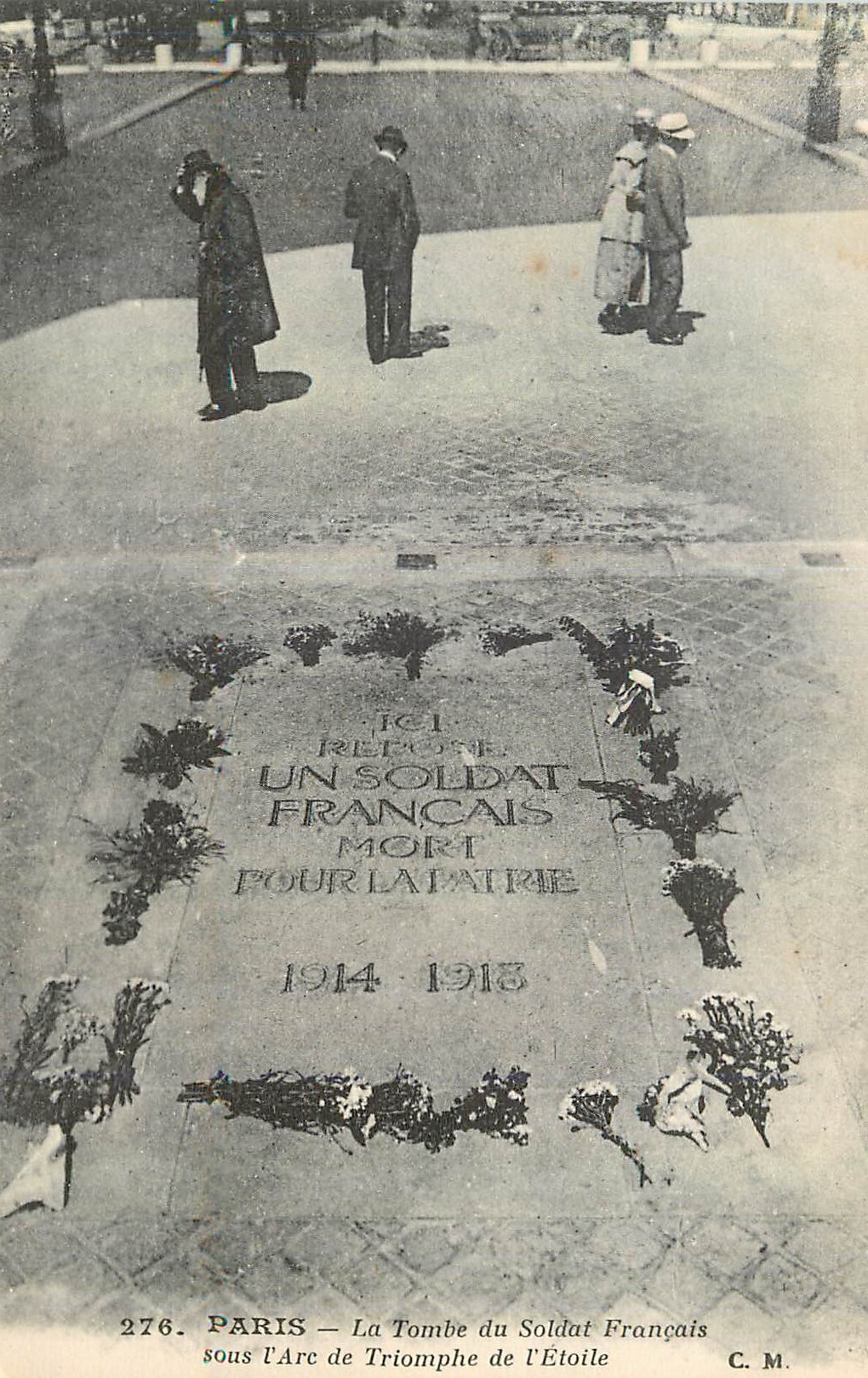 CPA Paris La Tombe du Soldat Francais sous l'Arc de Triomphe de l'Etoile Militaria