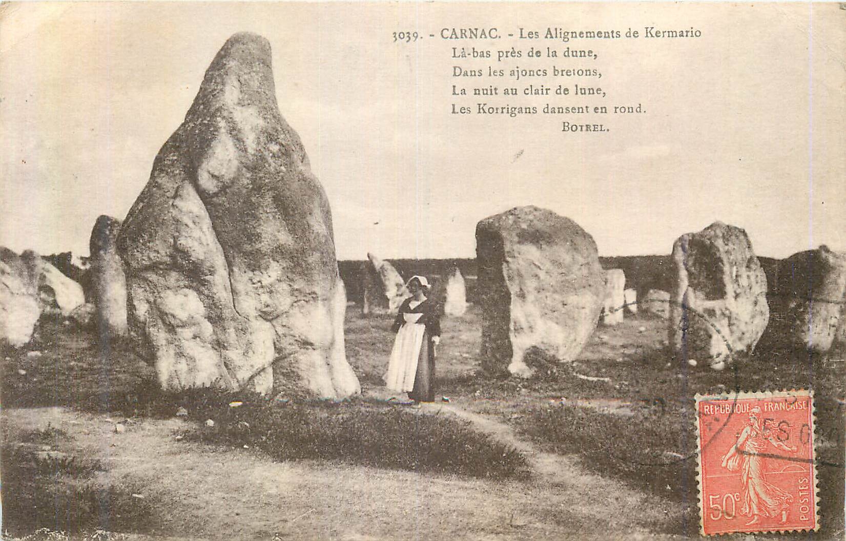CPA Carnac Les Alignements de Kermario La Bas pres de la Dune