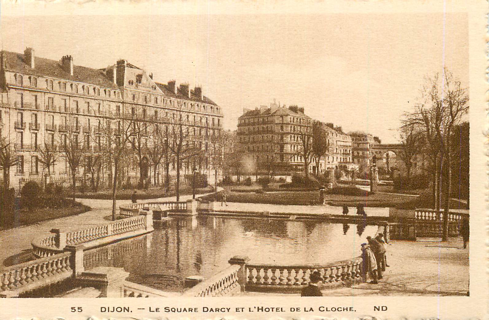 CPA Dijon Le Square Darcy et l'Hotel de la Cloche