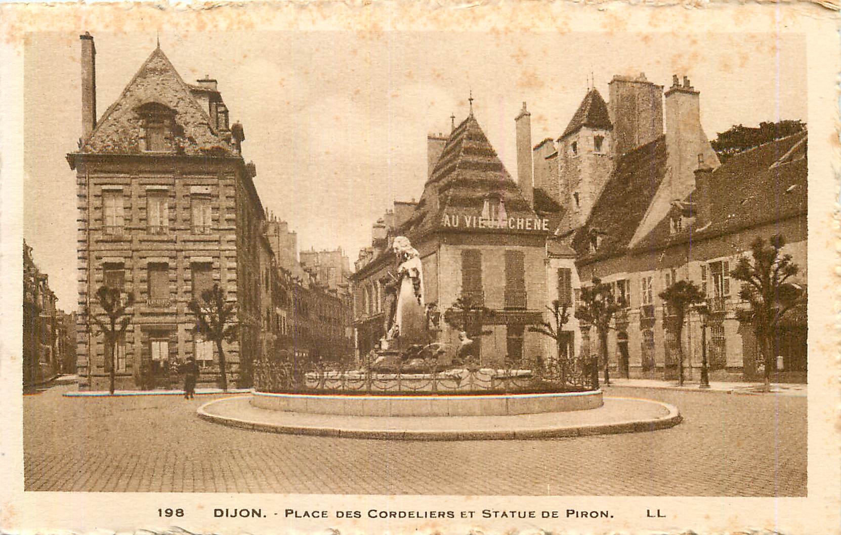 CPA Dijon Place des Cordeliers et Statue de Piron