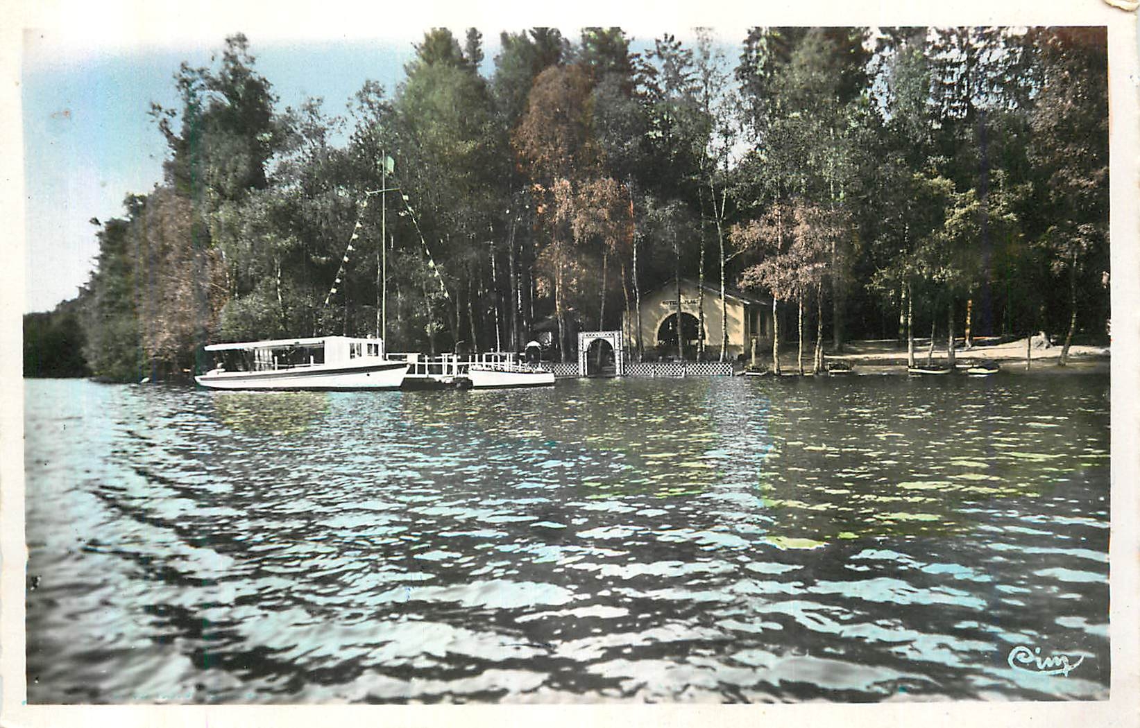 CPM Lac des Settons (Nievre) Embarcation des Vedettes de l'Hotel de la Plage Bateau