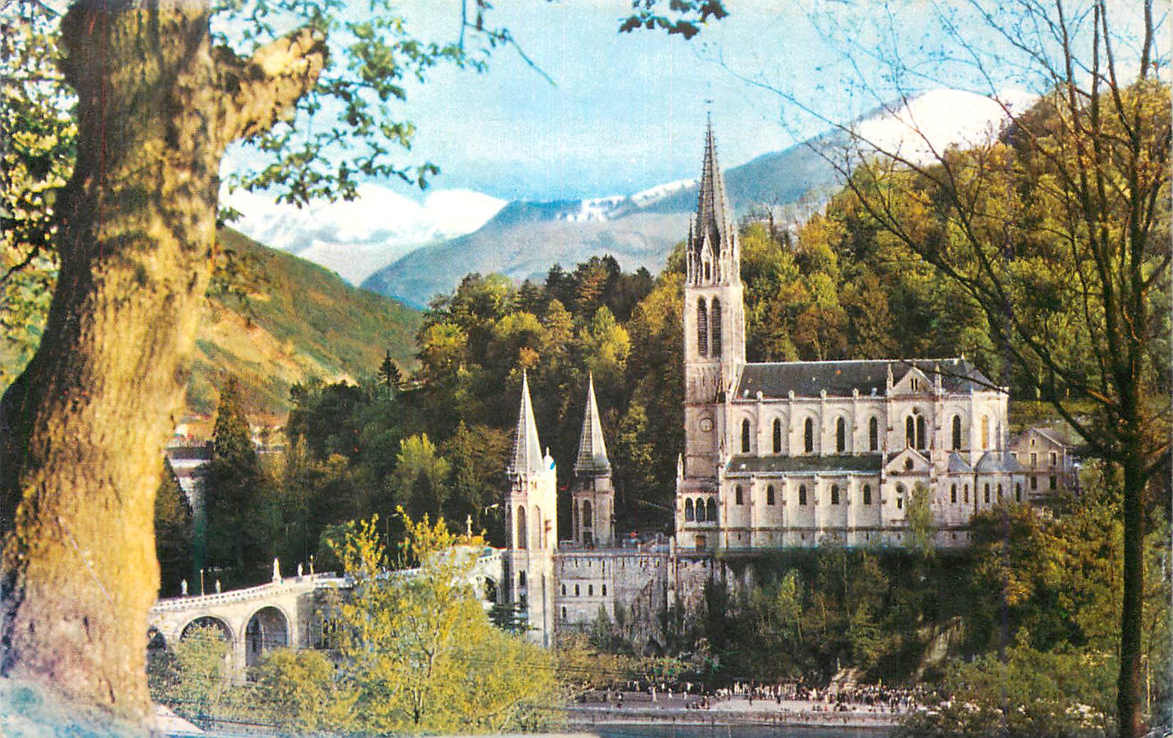CPM Lourdes La Basilique et le Pic du Jer