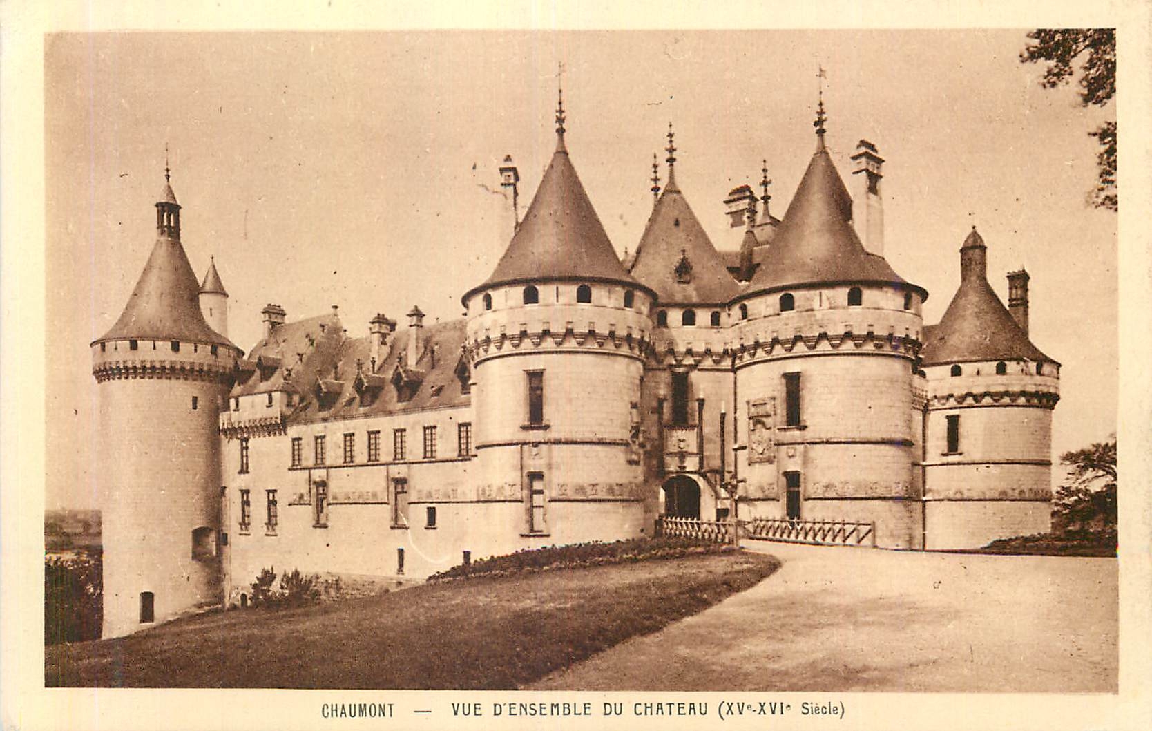 CPA Chaumont Vue d'Ensemble du Chateau (XV XVIe Siecle)