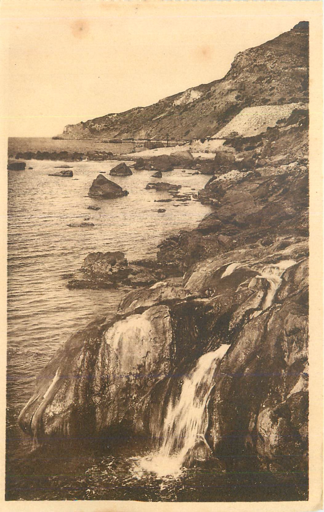 CPA Korbous (Tunisie) La Cote du Soleil L'Ain El Atrouss et les Falaises