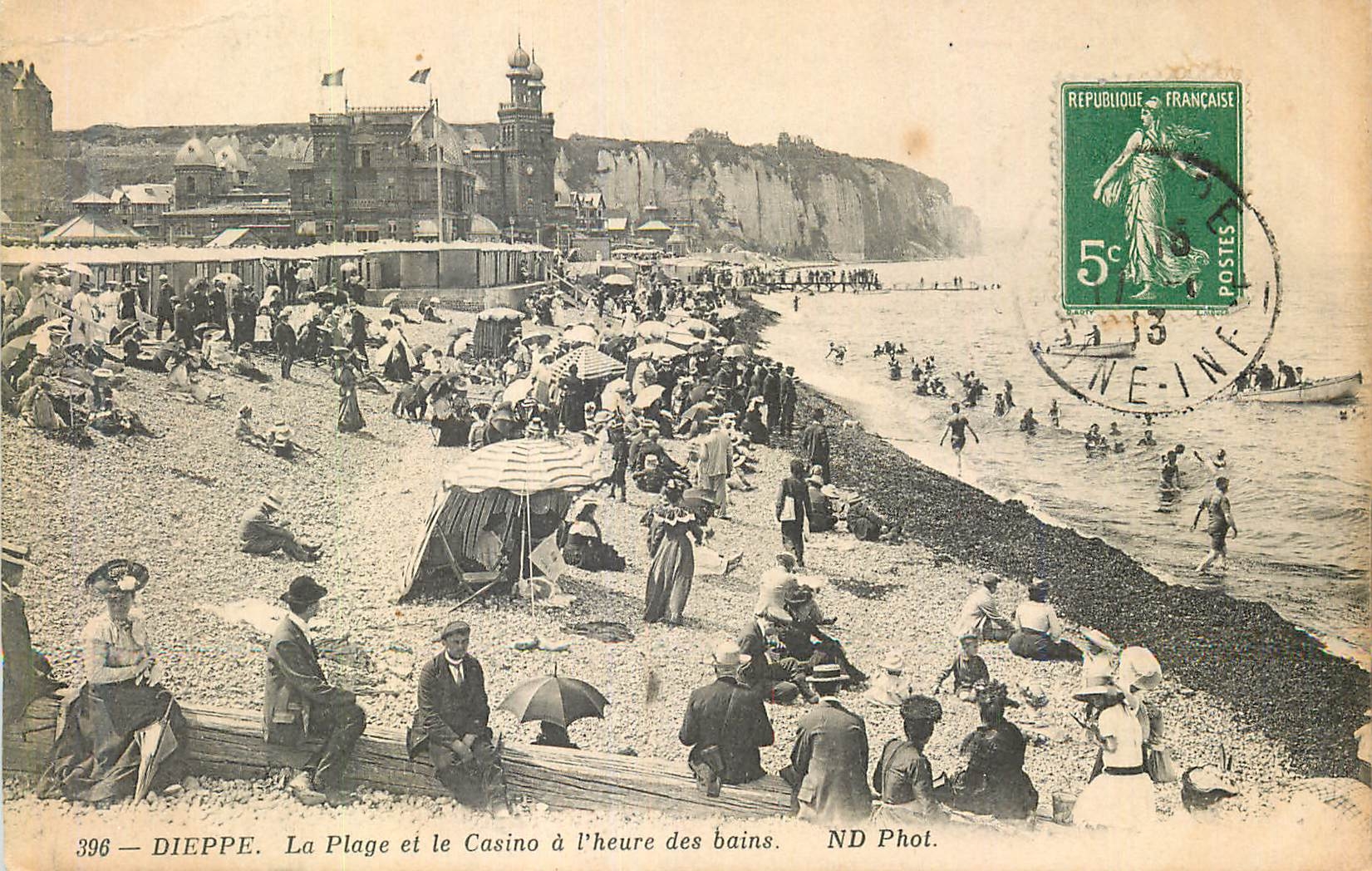 CPA Dieppe La Plage et le Casino a l'Heure du Bains