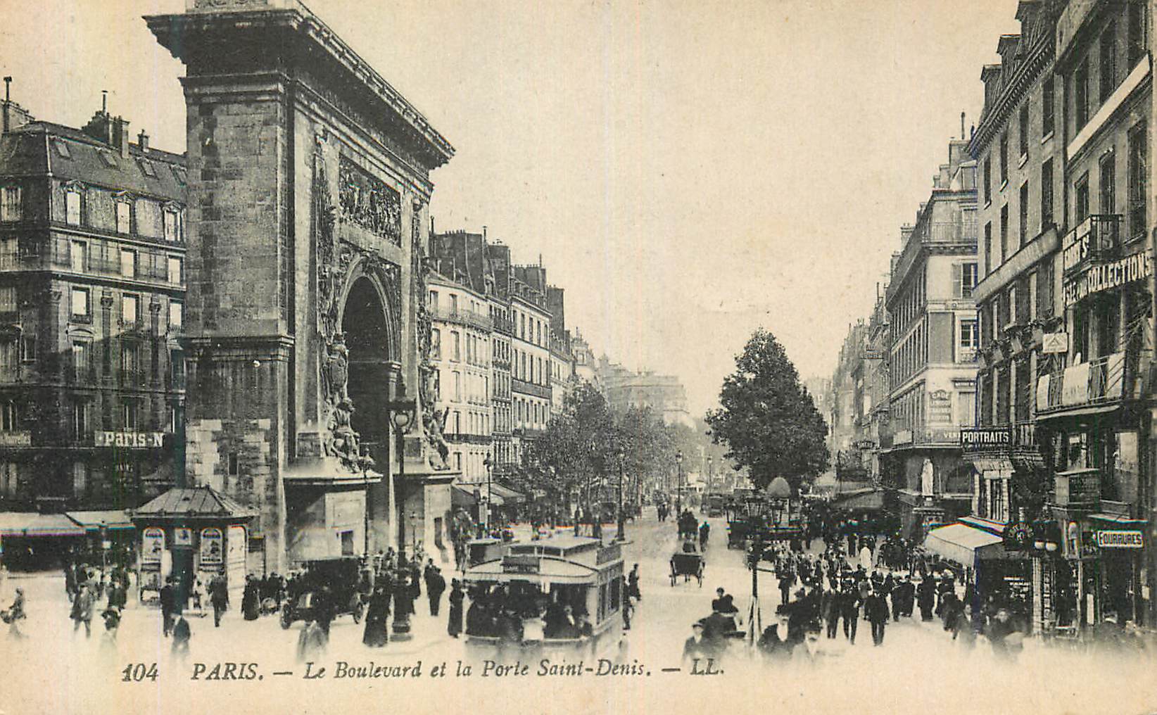 CPA Paris Le Boulevard et la Porte Saint Denis