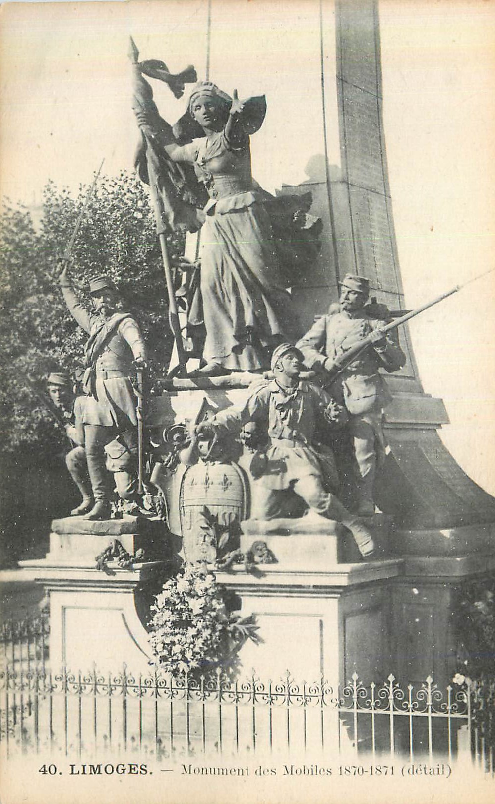 CPA Limoges Monument des Mobiles 1870 1871 (Detail)