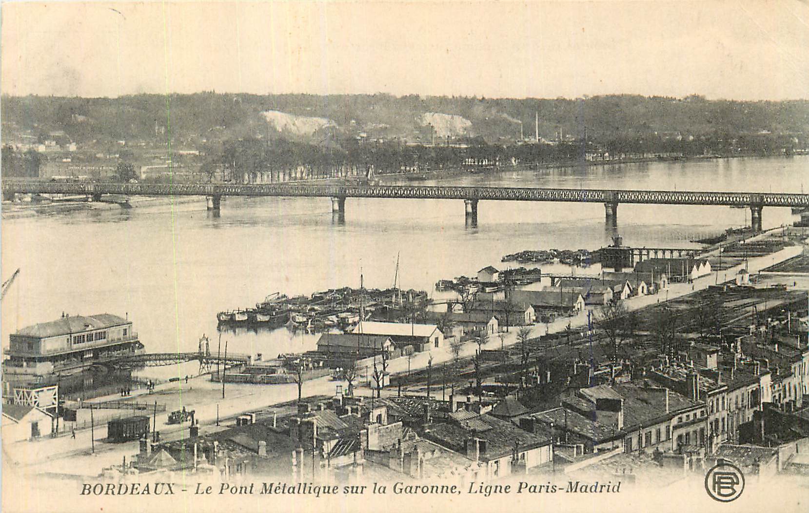 CPA Bordeaux Le Pont Metallique sur la Garonne Ligne Paris Madrid