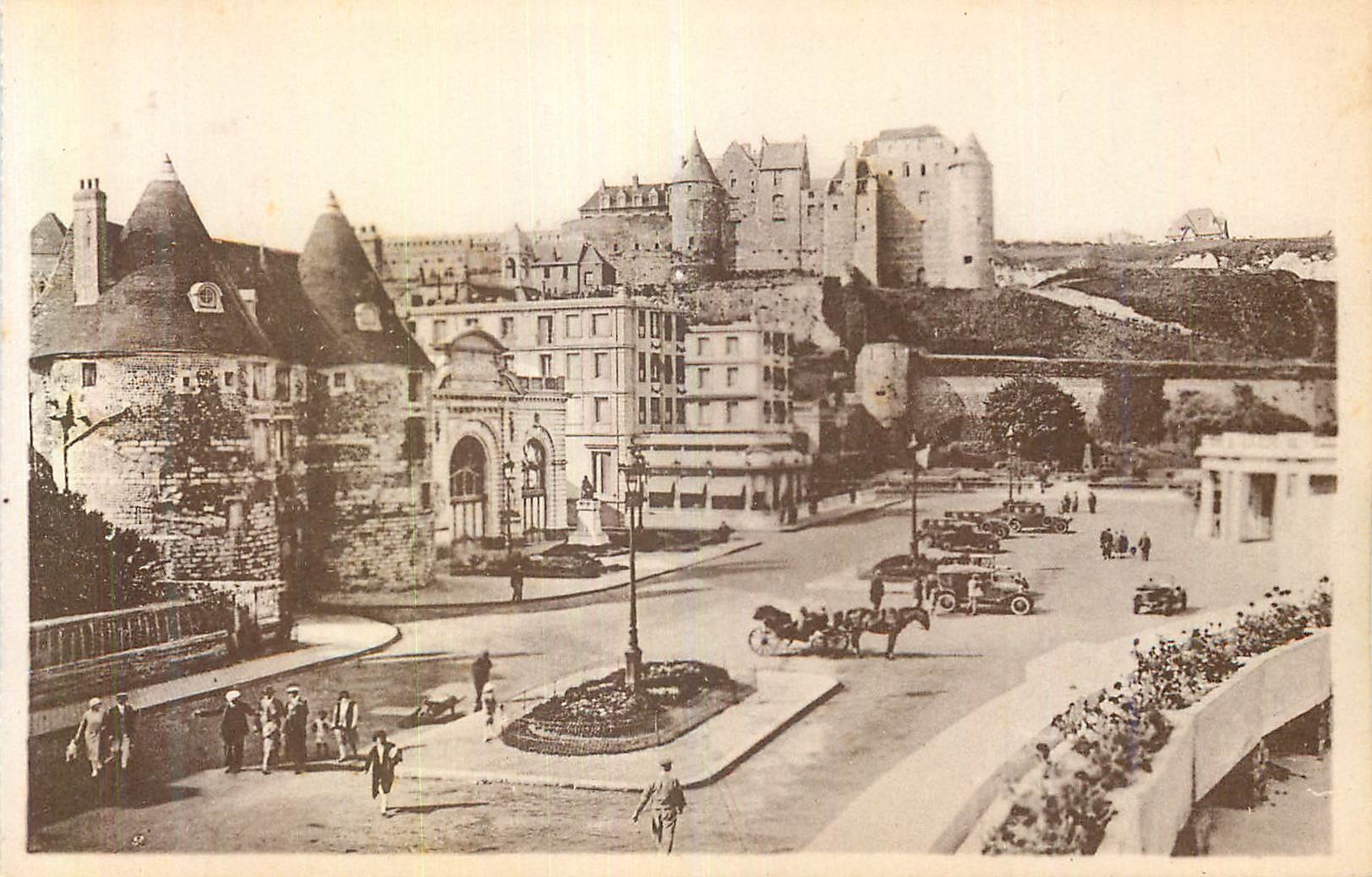 CPA Dieppe Les Tourelles LE Theatre et le Chateau