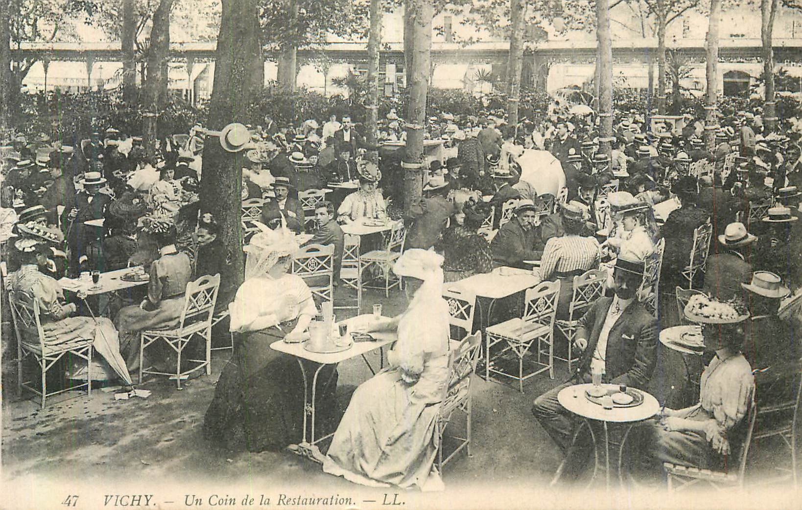 CPA Vichy Un Coin de la Restauration
