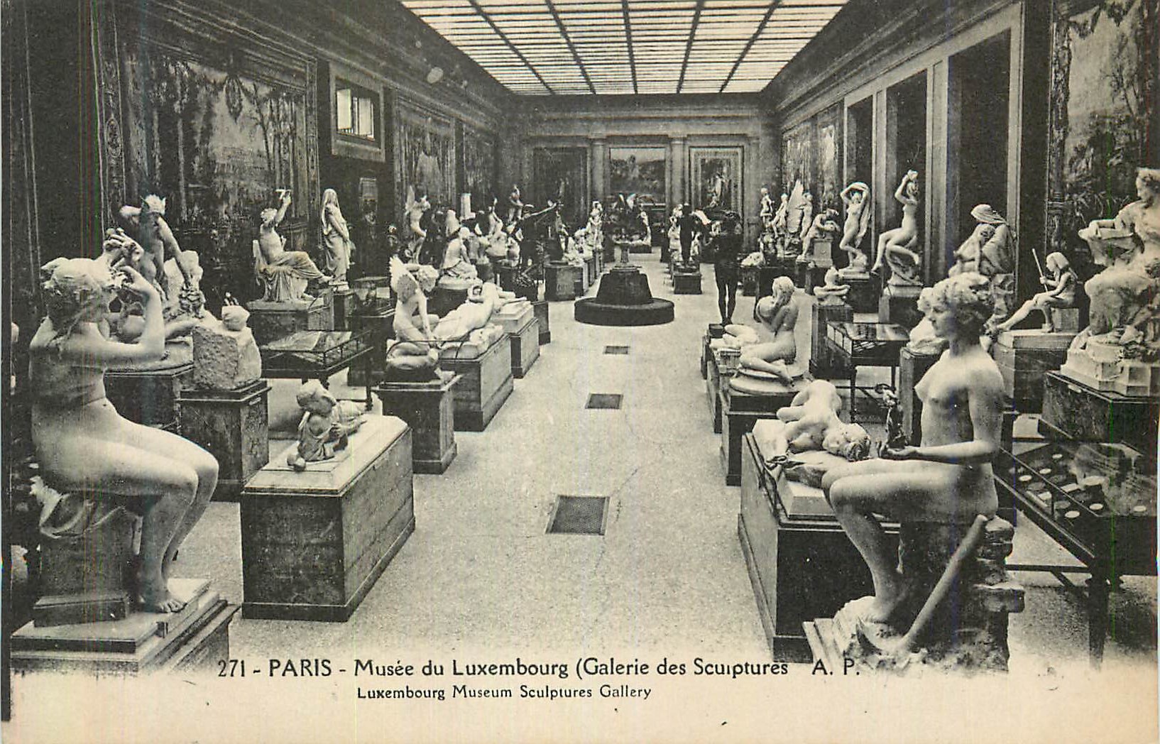 CPA Paris Musee du Luxembourg (Galerie des Sculptures)