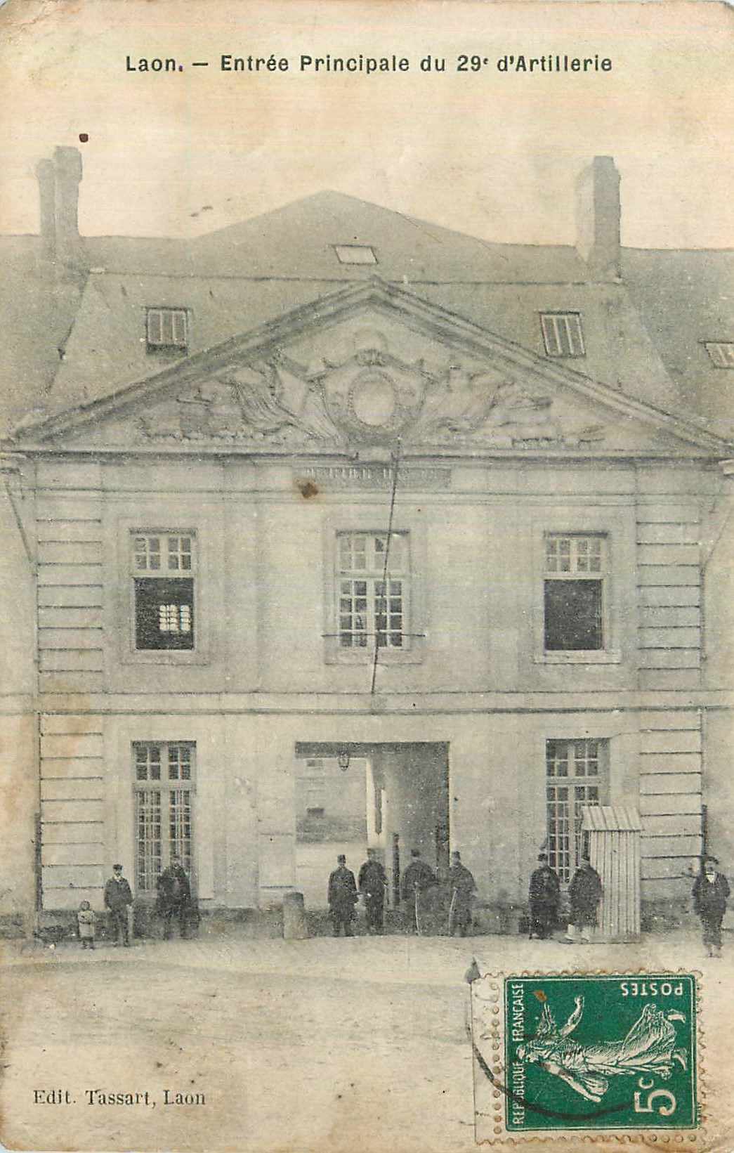 CPA Laon Entree Principale du 29e d'Artillerie