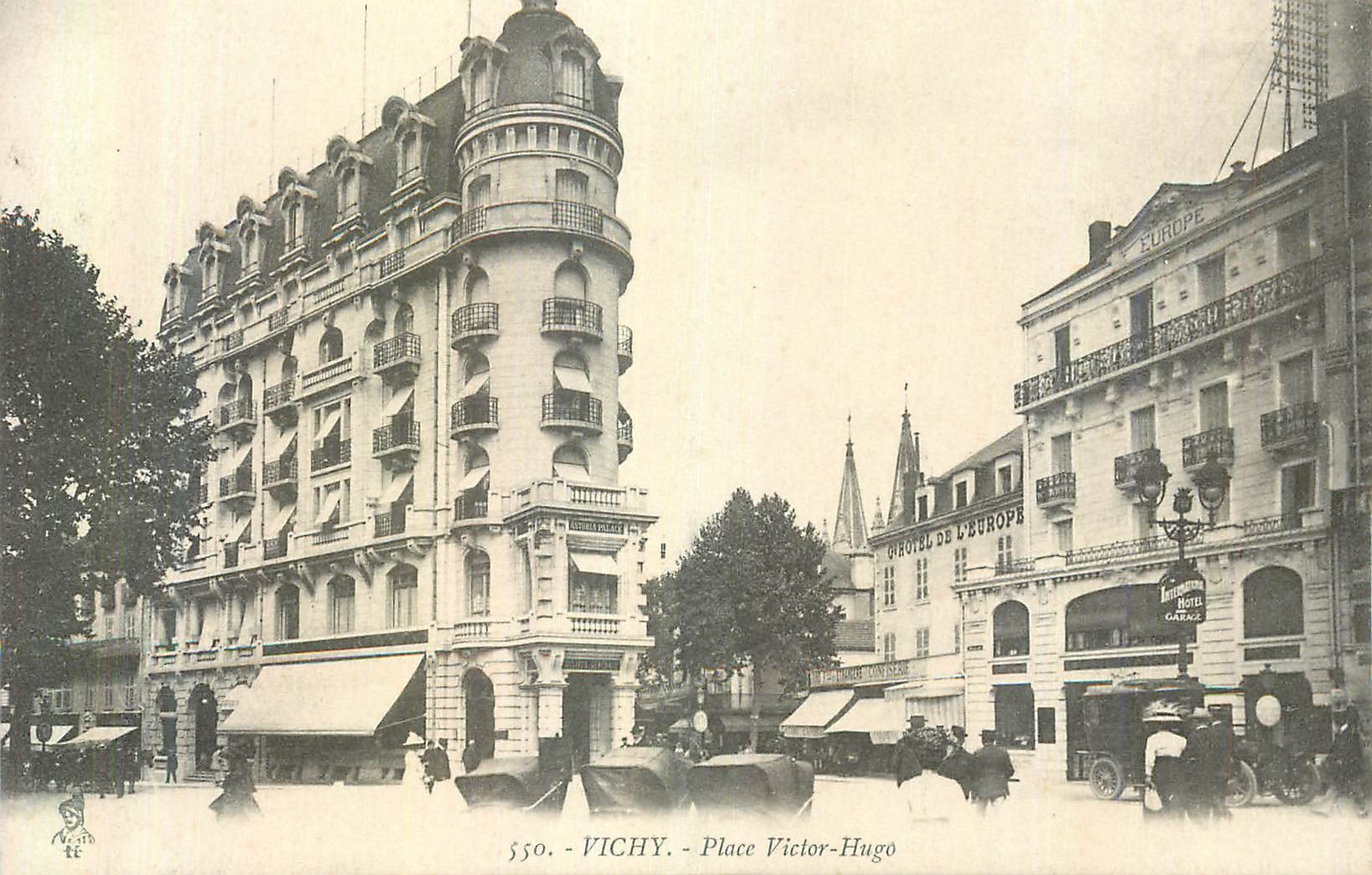 CPA Vichy Place Victor Hugo