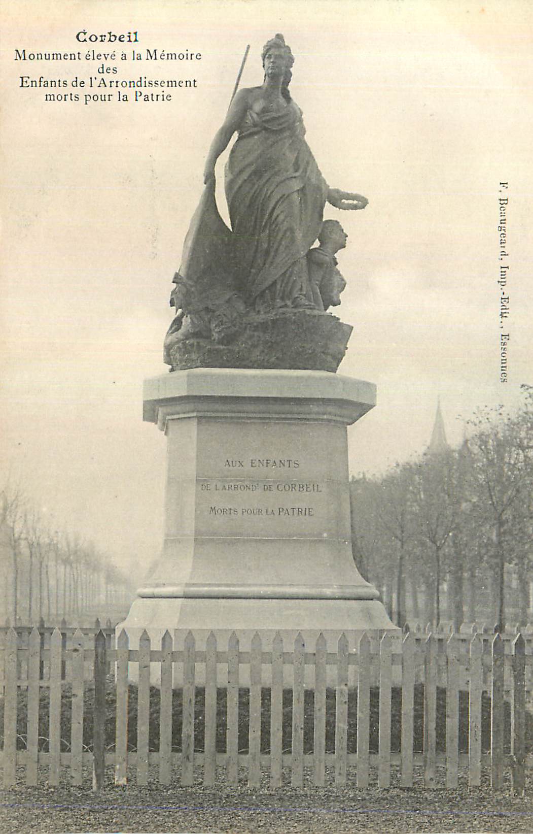 CPA Corbeil Monument Eleve a la Memoire des Enfants de l'Arrondissement morts pour la Patrie