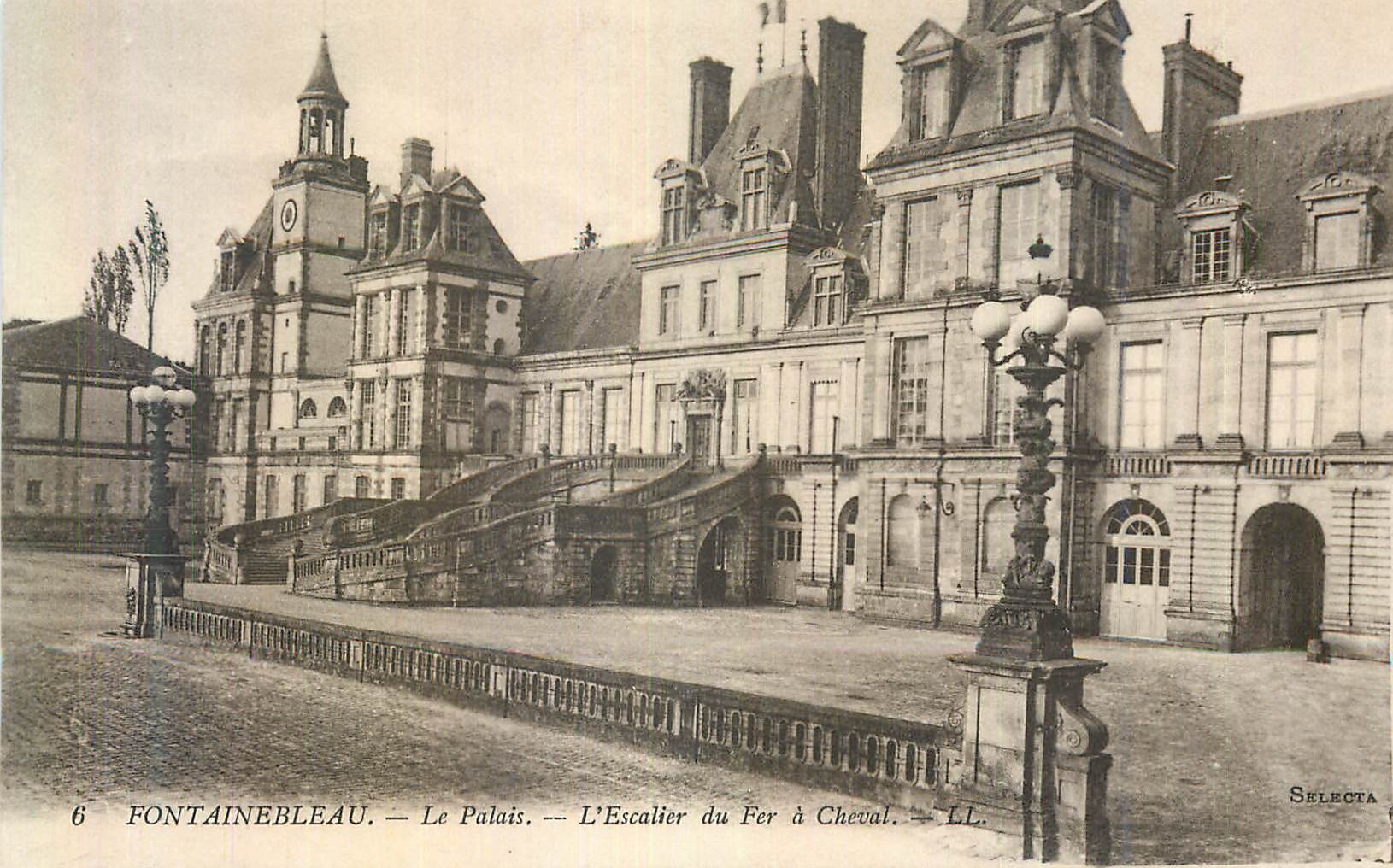 Fontainebleau — Het Paleis — De Trap van het Paard — Selecta