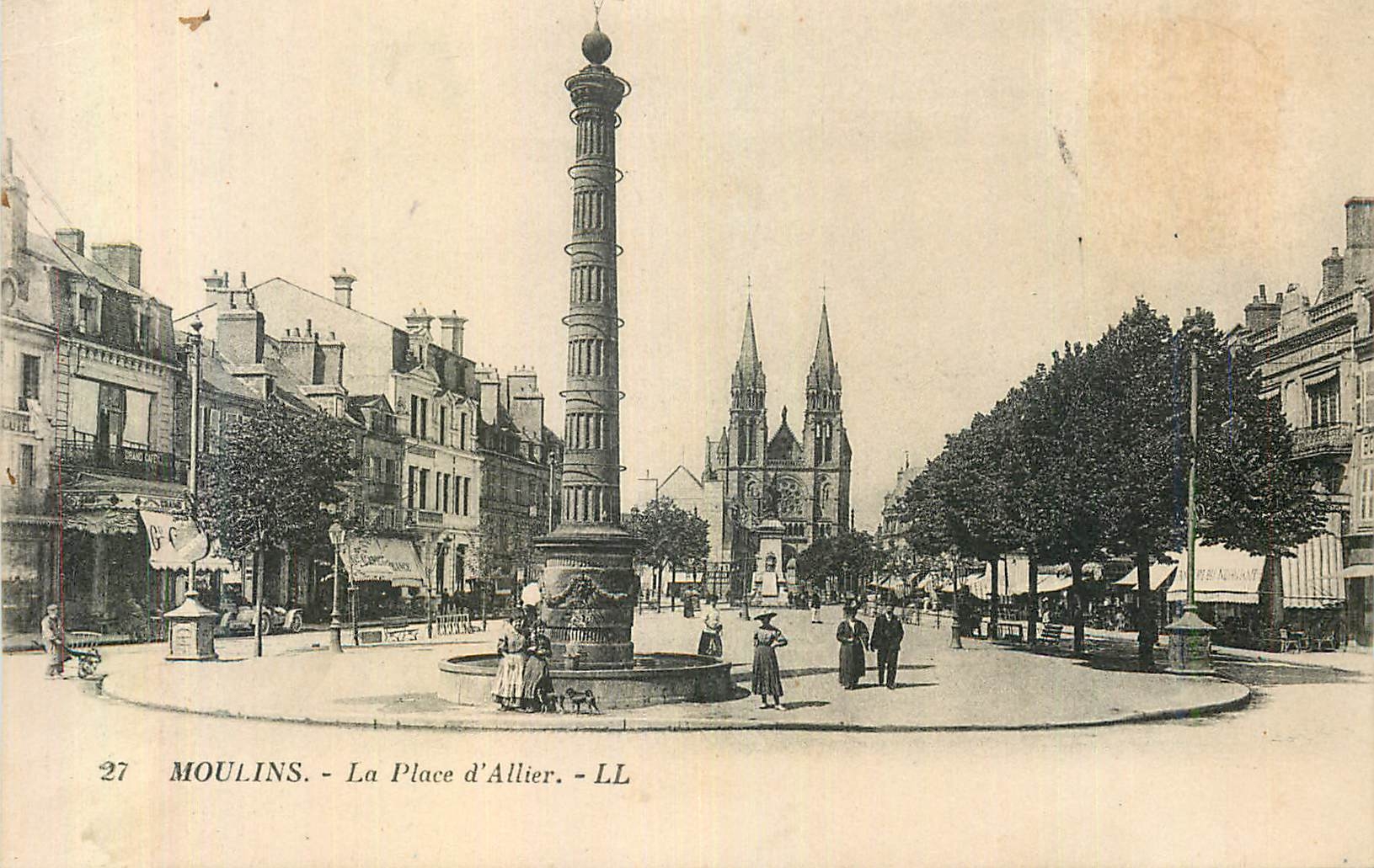 Moulins - La Place d'Allier — éditeur LL