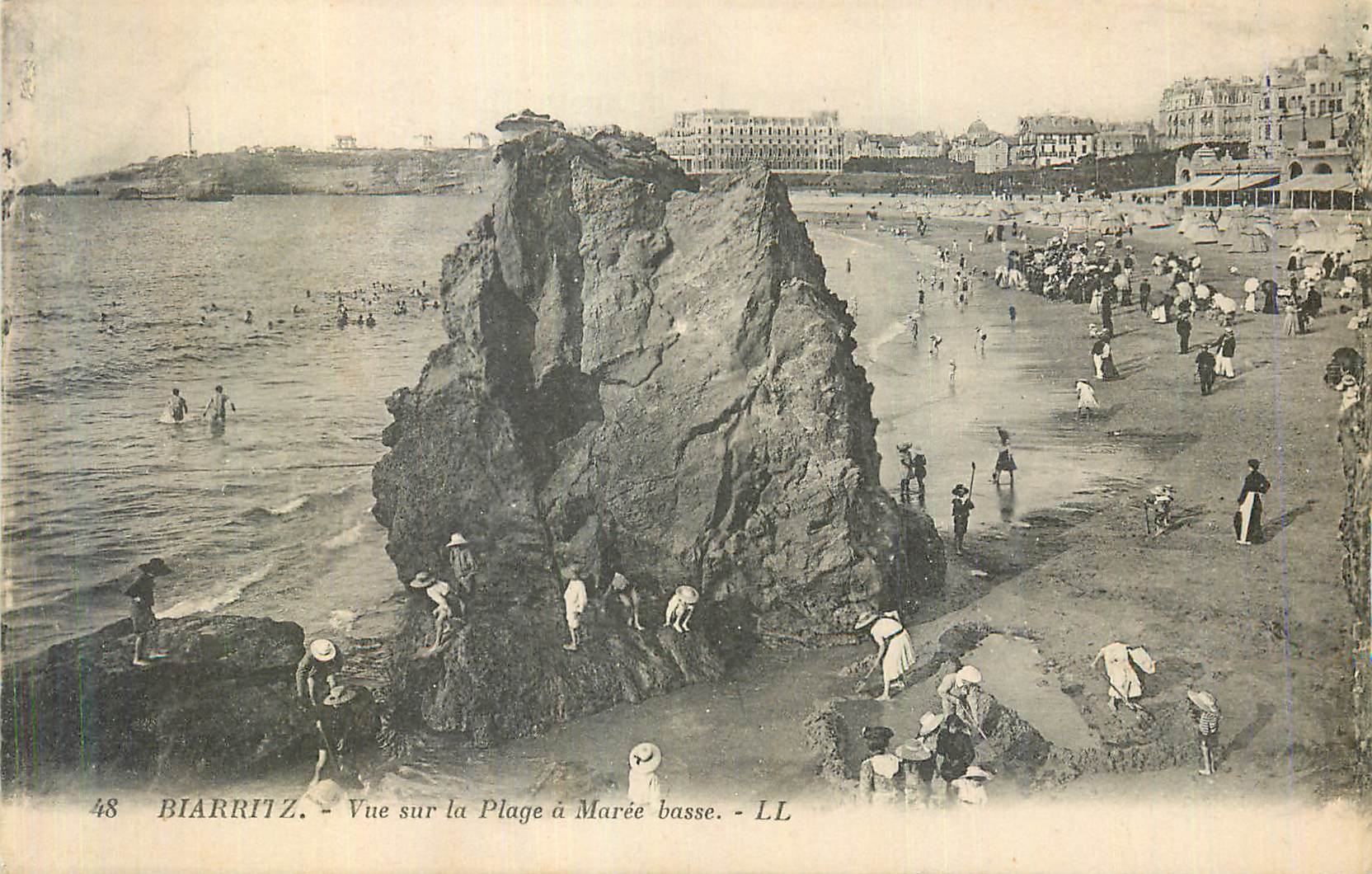 Biarritz - Vue sur la Plage à Marée basse - LL