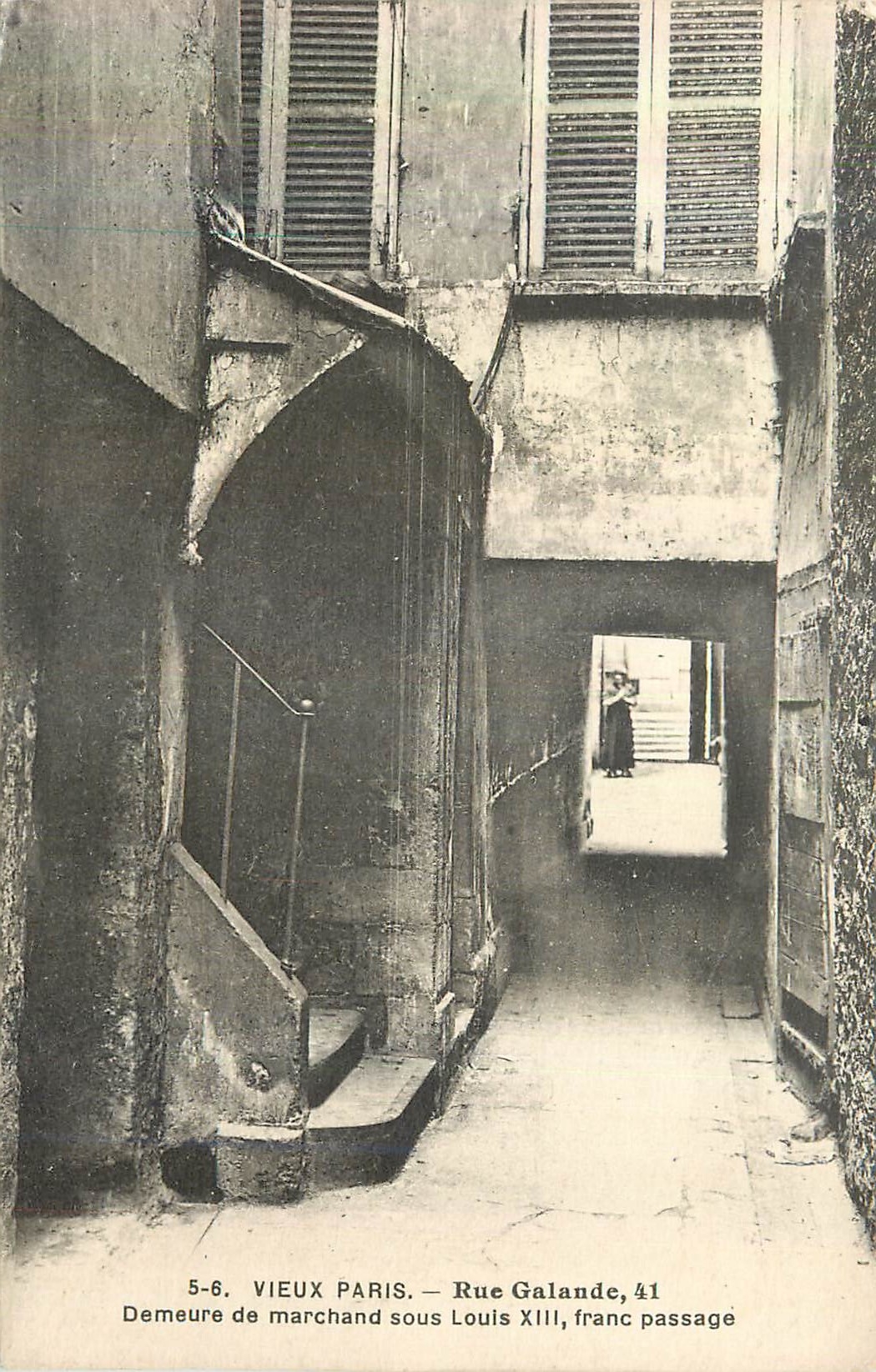 CPA Vieux Paris Rue Galande Demeure de Marchand sous Louis XIII Franc passagee