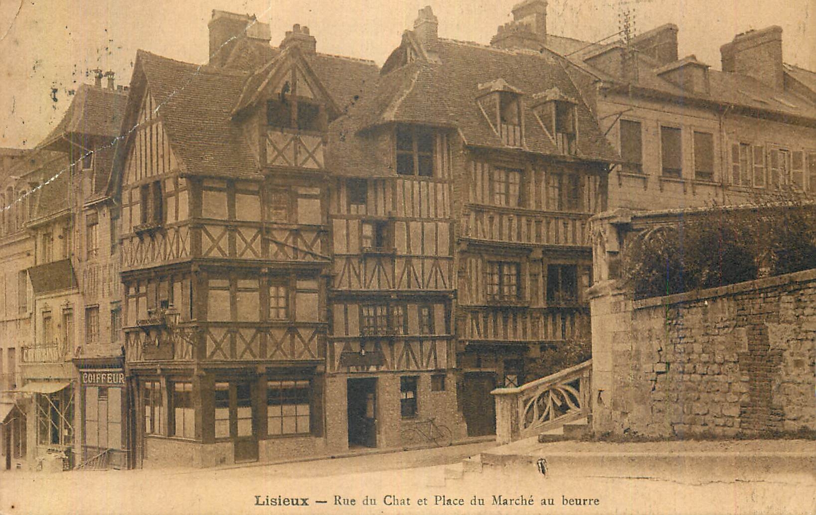 Lisieux — Rue du Chat und Place du Marché au Beurre — Verlag André, Seriennummer nicht sichtbar