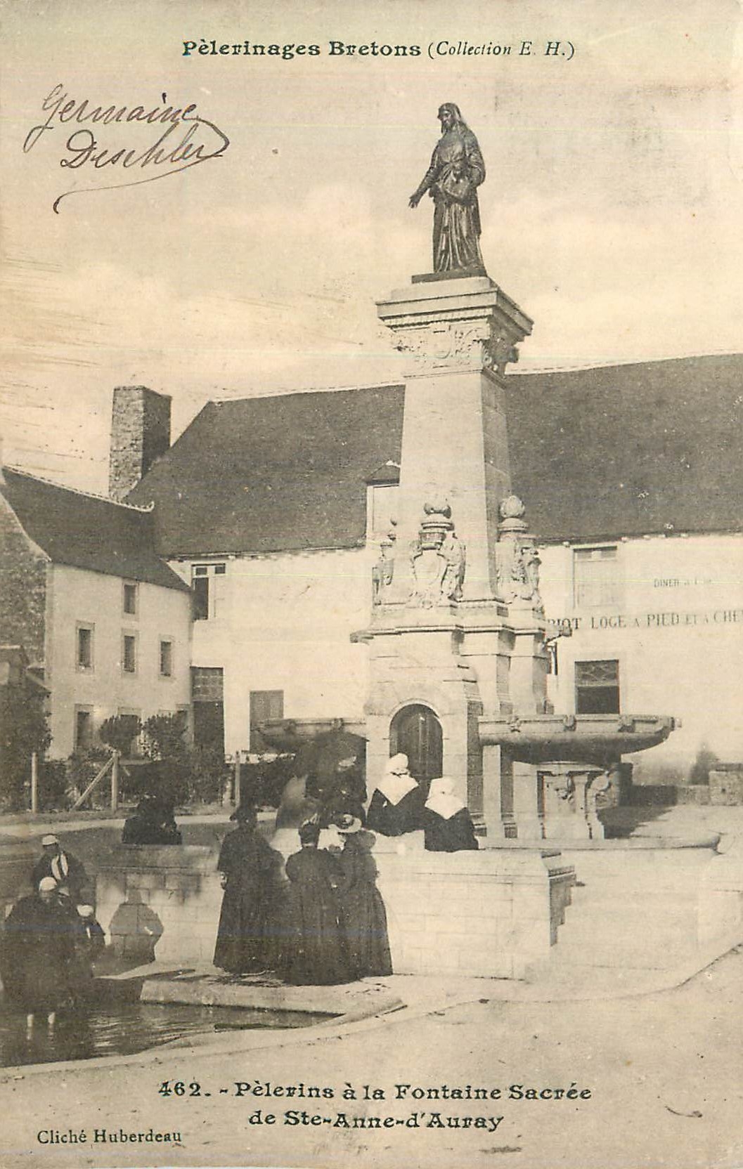Pèlerins à la Fontaine Sacrée de Ste-Anne-d'Auray — Pèlerinages Bretons (Collection E.H.) — Cliché Huberdeau n°462