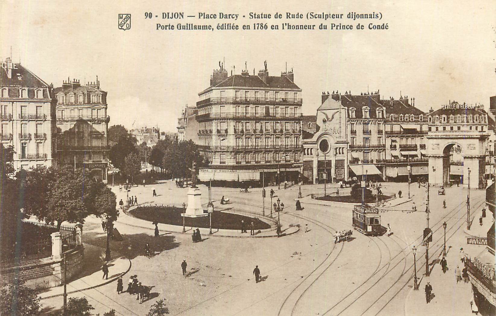 CPA Dijon Place Darcy Statue de Rude (Sculpteur Dijonnais) Porte Guillaume Tramway