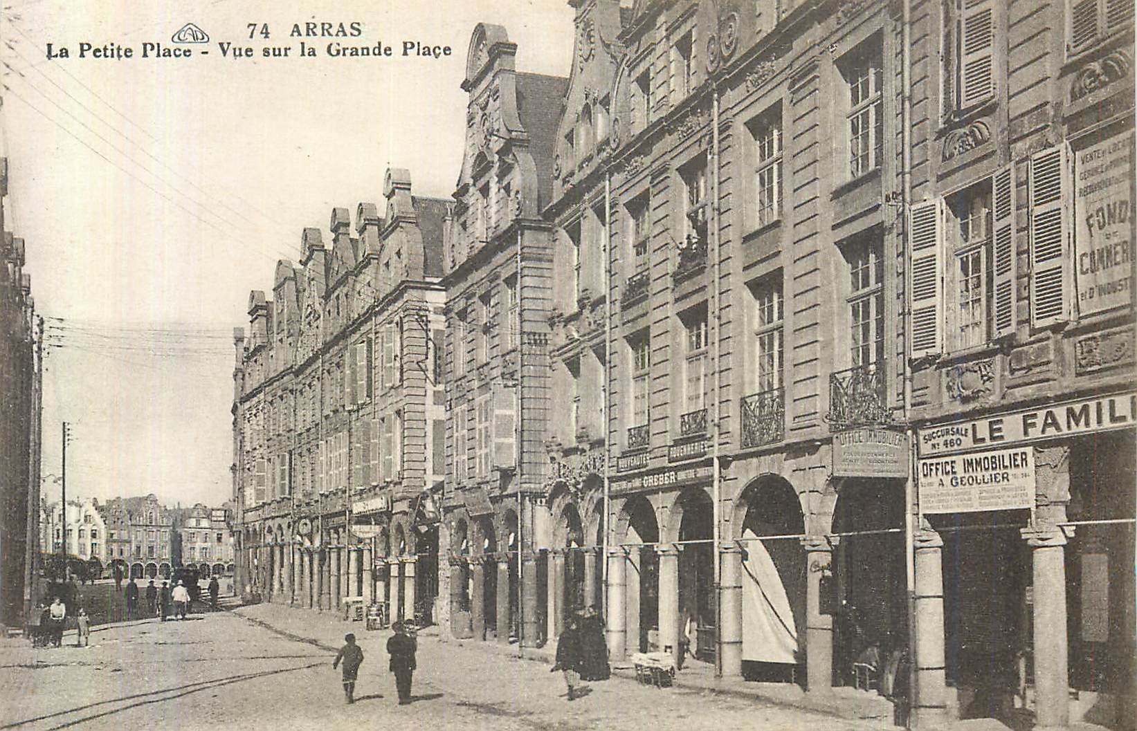 CPA Arras La Petite Place Vue sur la Grande Plage