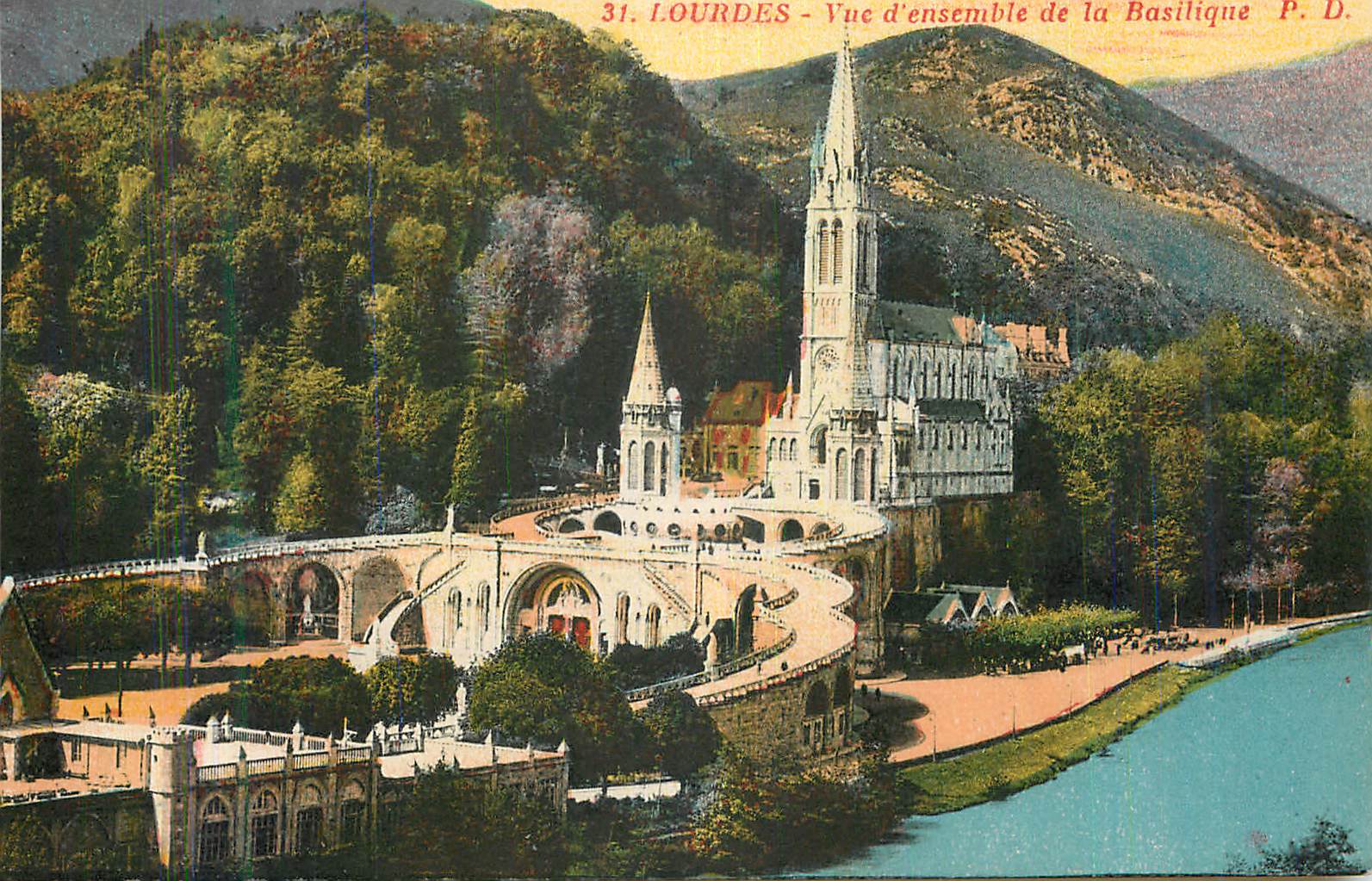 CPA Lourdes Vue d'Ensemble de la Basilique
