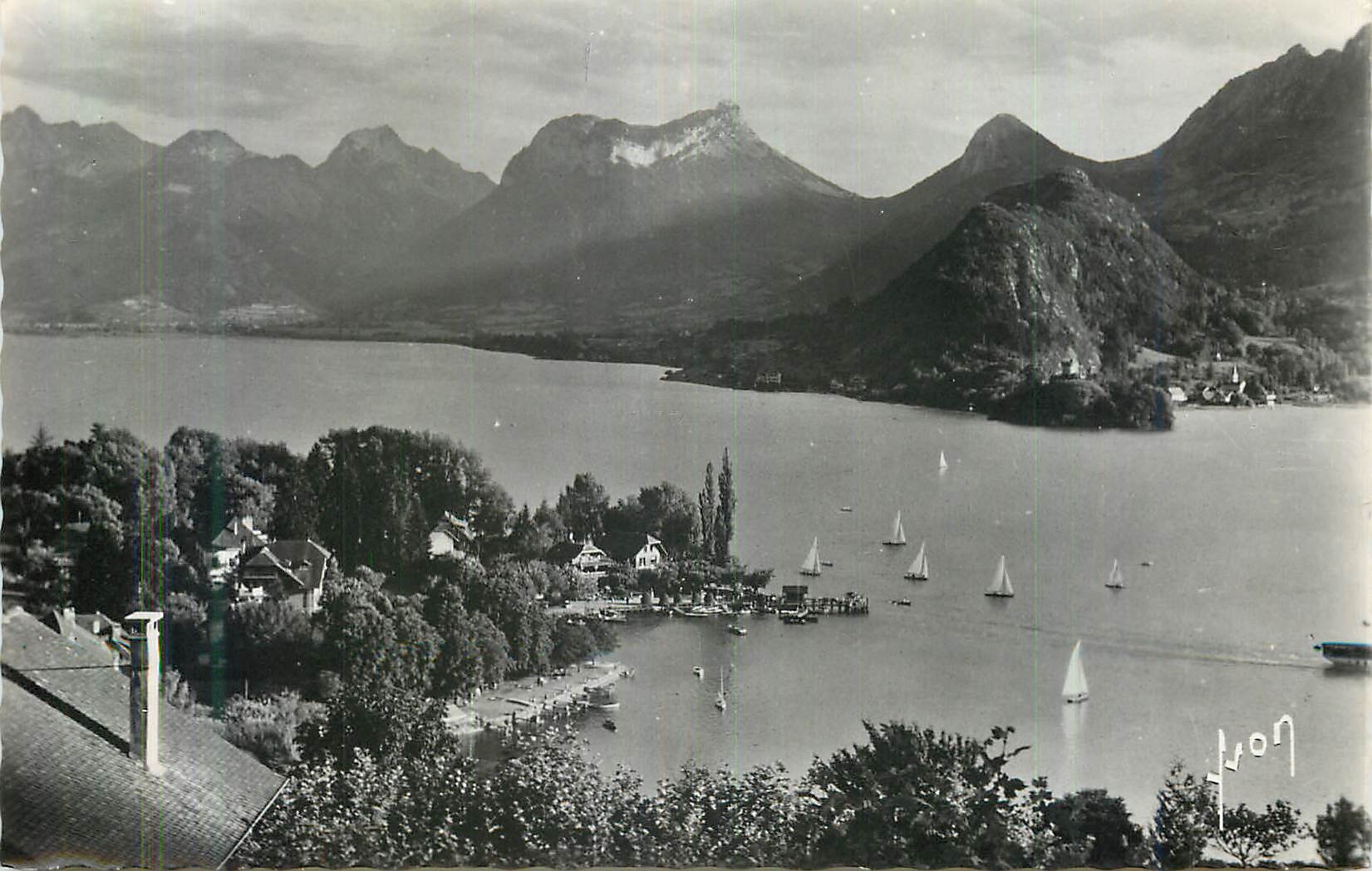 CPM Lac d'Annecy (Hte Savoie) Vue Generale sur Talloires Le Lac et le Massif des Beauges