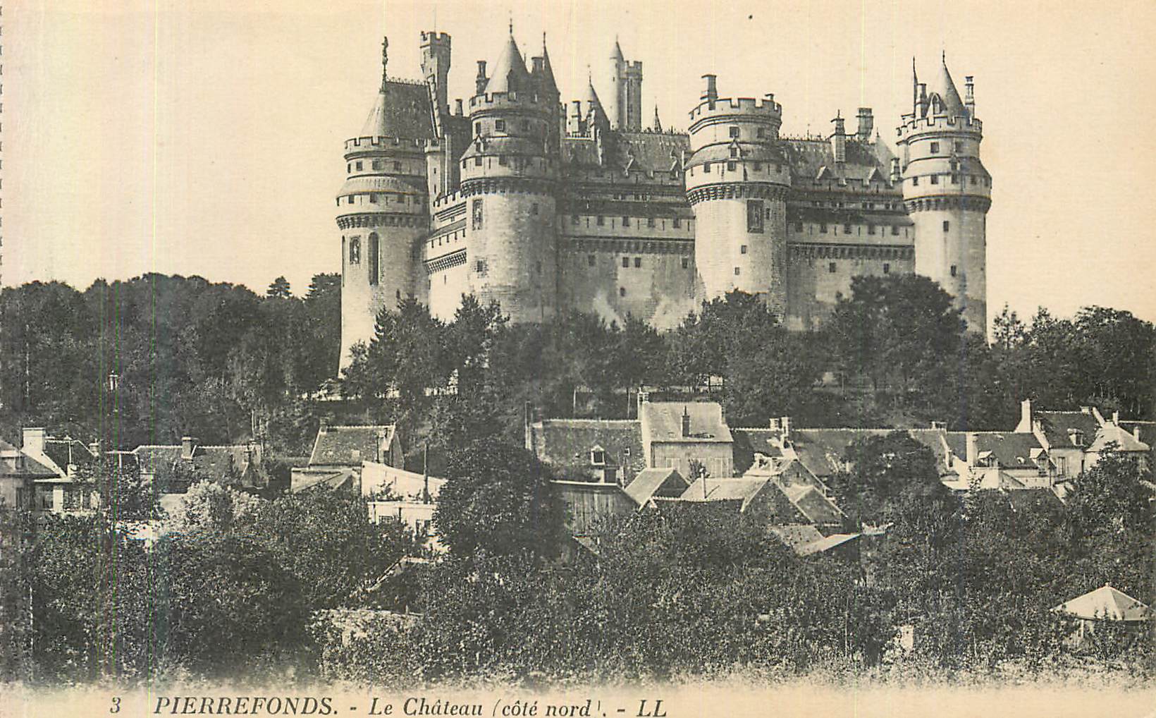 Pierrefonds - Le Château (côté nord) - LL